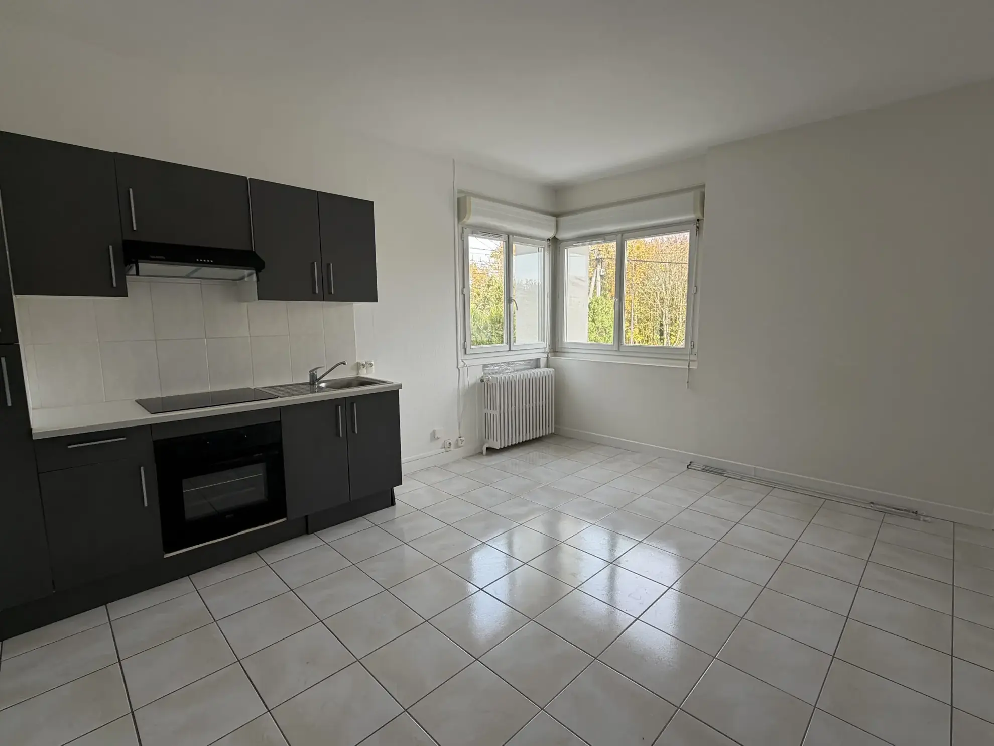 Appartement T2 rénové avec parking privé à Poitiers - Emplacement idéal