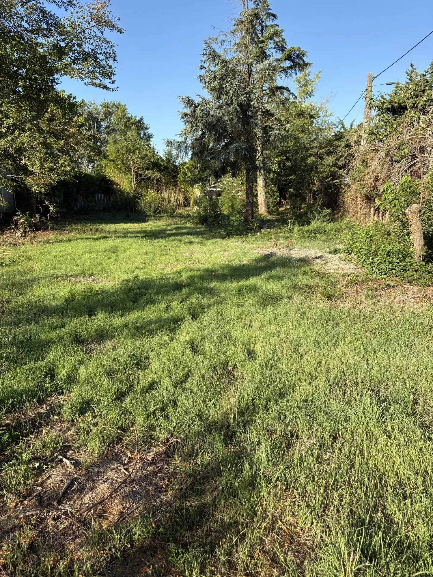 Terrain constructible de 1604 m² à Romans-sur-Isère, environnement calme et proche des commodités