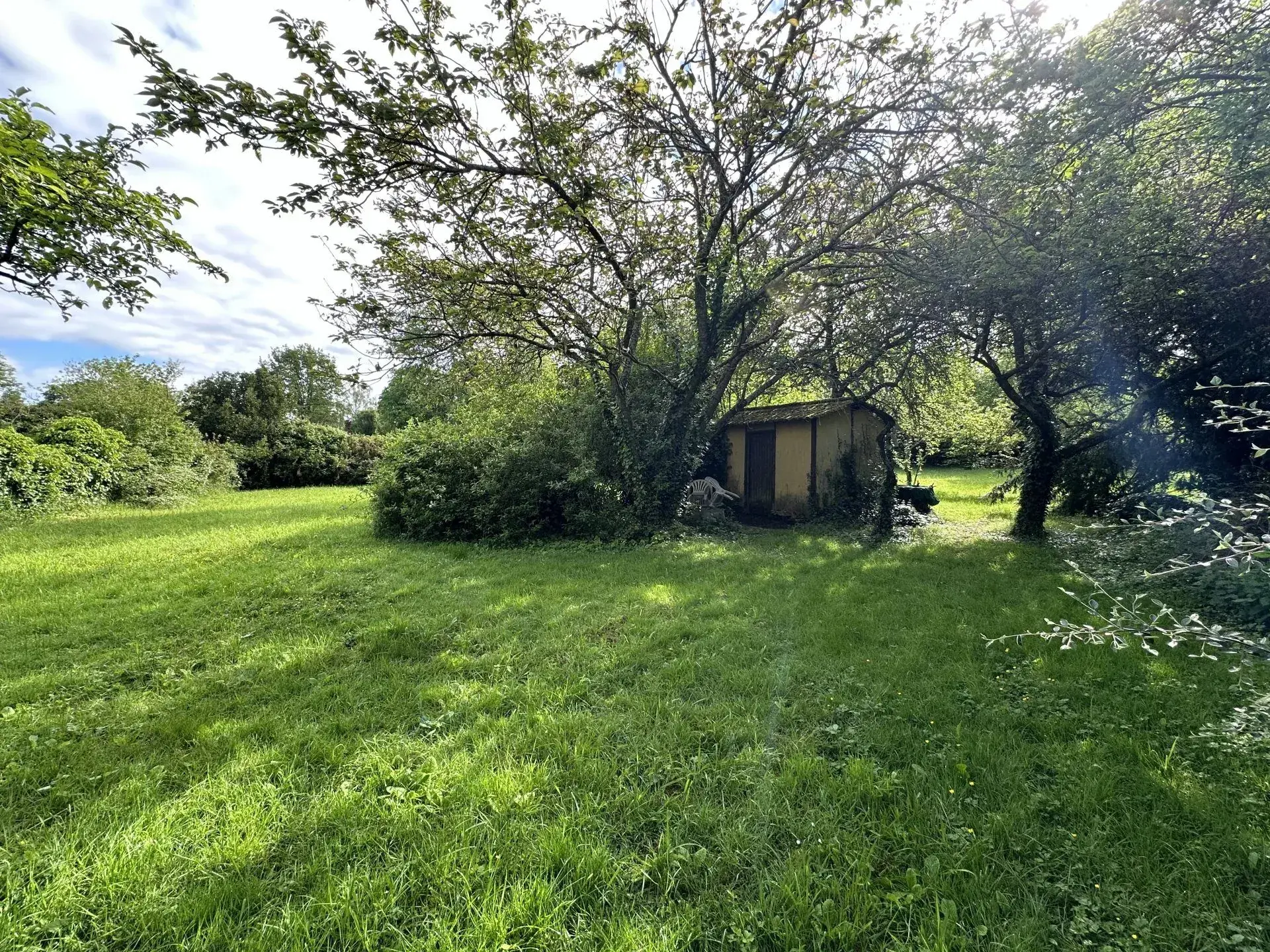 Terrain de loisirs de 1300 m² à Nandy – Opportunité rare 
