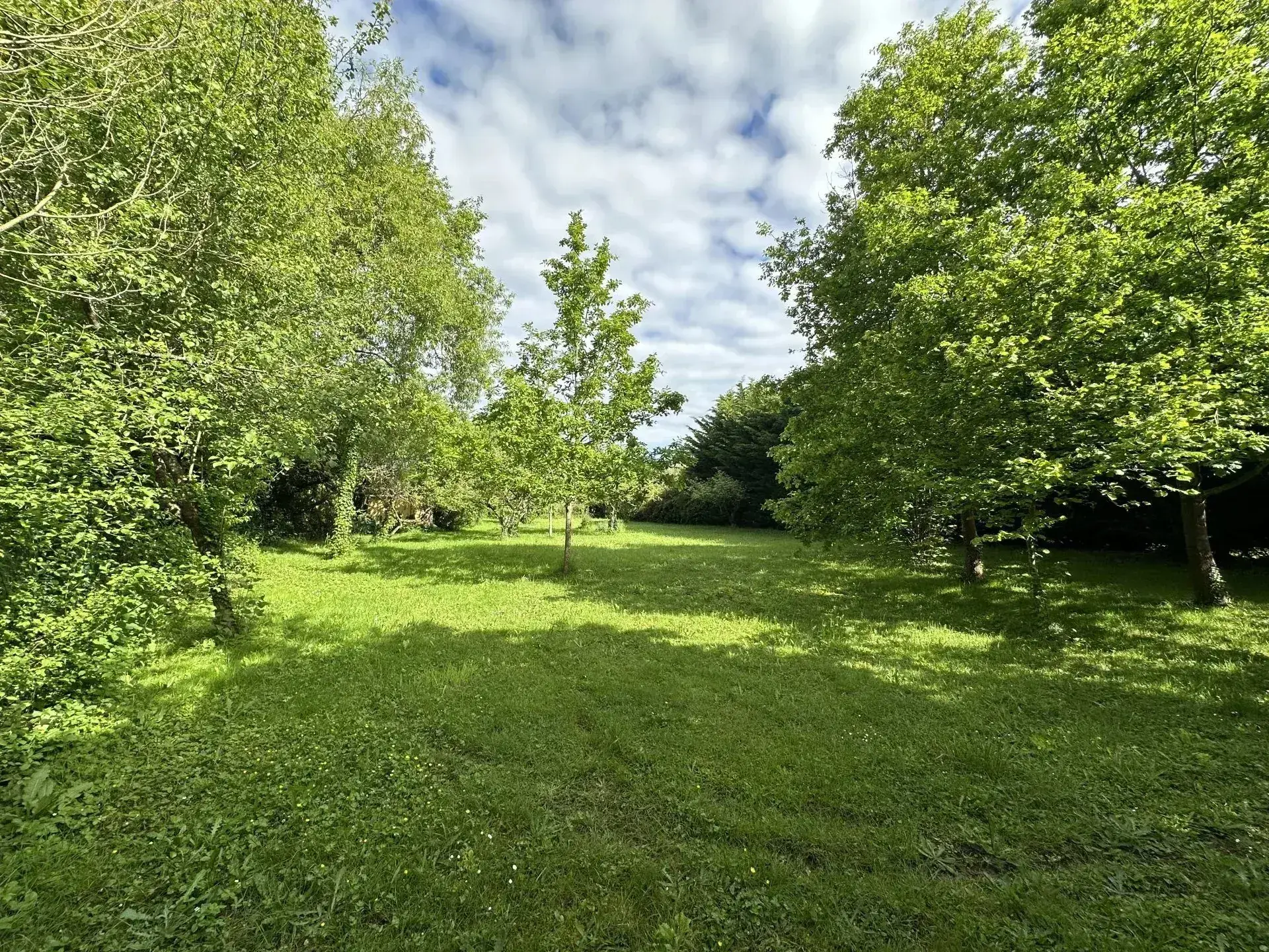 Terrain de loisirs de 1300 m² à Nandy – Opportunité rare 