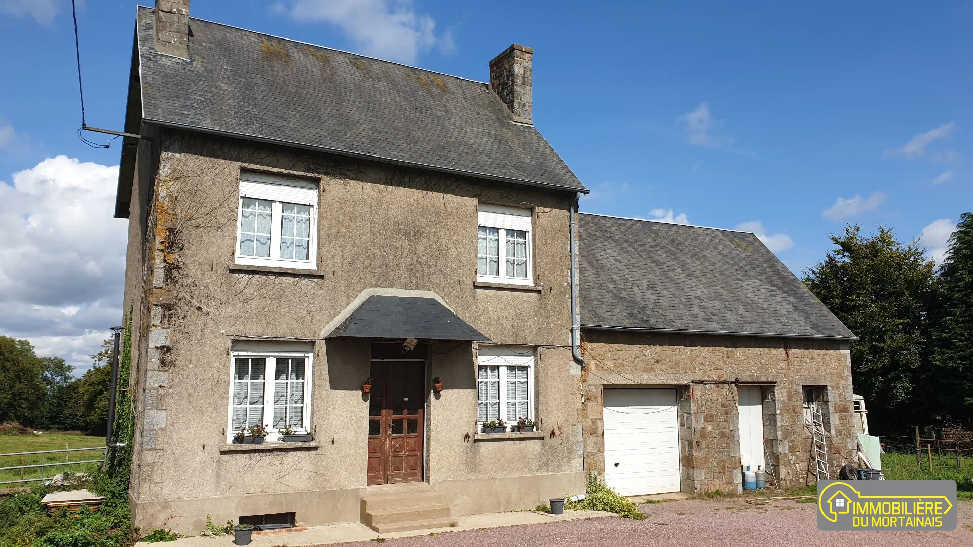 Maison de campagne à Sourdeval avec grange et terrain de 1500 m²