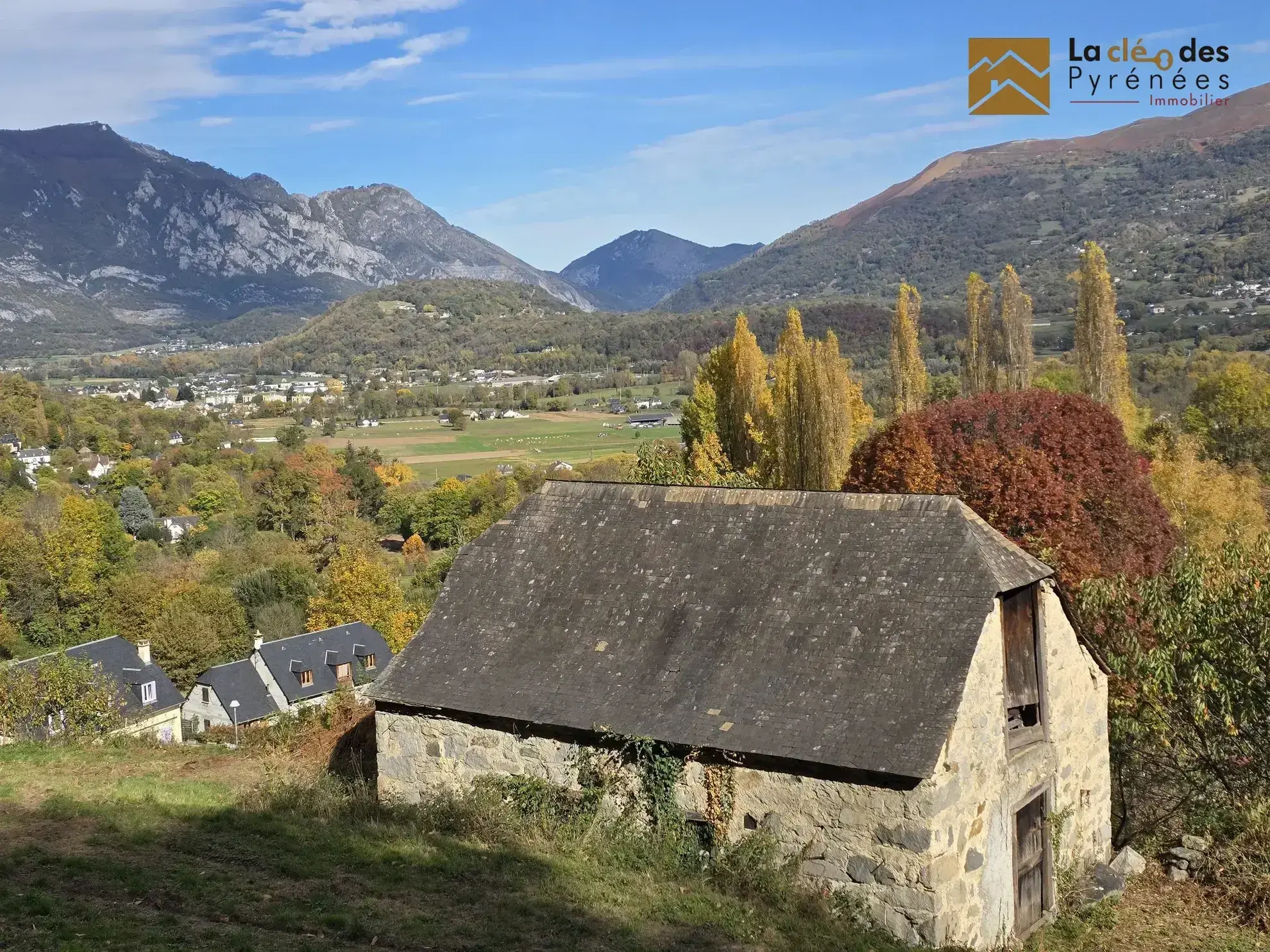 Magnifique grange agricole à rénover avec vue exceptionnelle à Saint-Savin 
