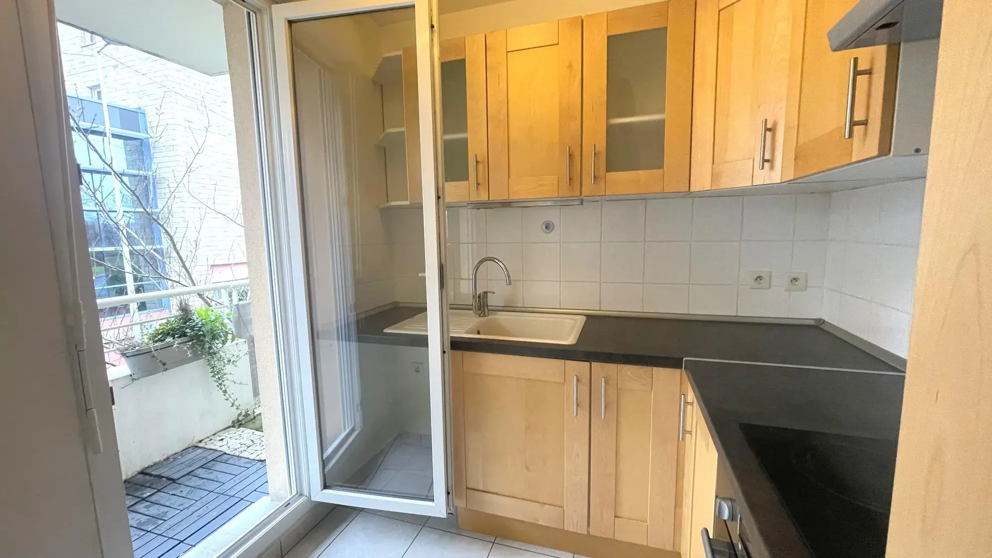 CUISINE SUR BALCON Achat T2 lumineux avec grand balcon et box à Chanteloup-les-Vignes 