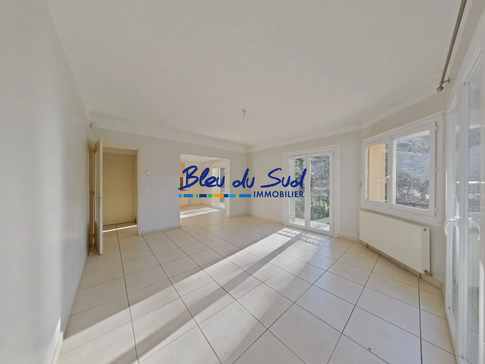 Belle maison mitoyenne avec grand garage et jardin à Vernet-les-Bains