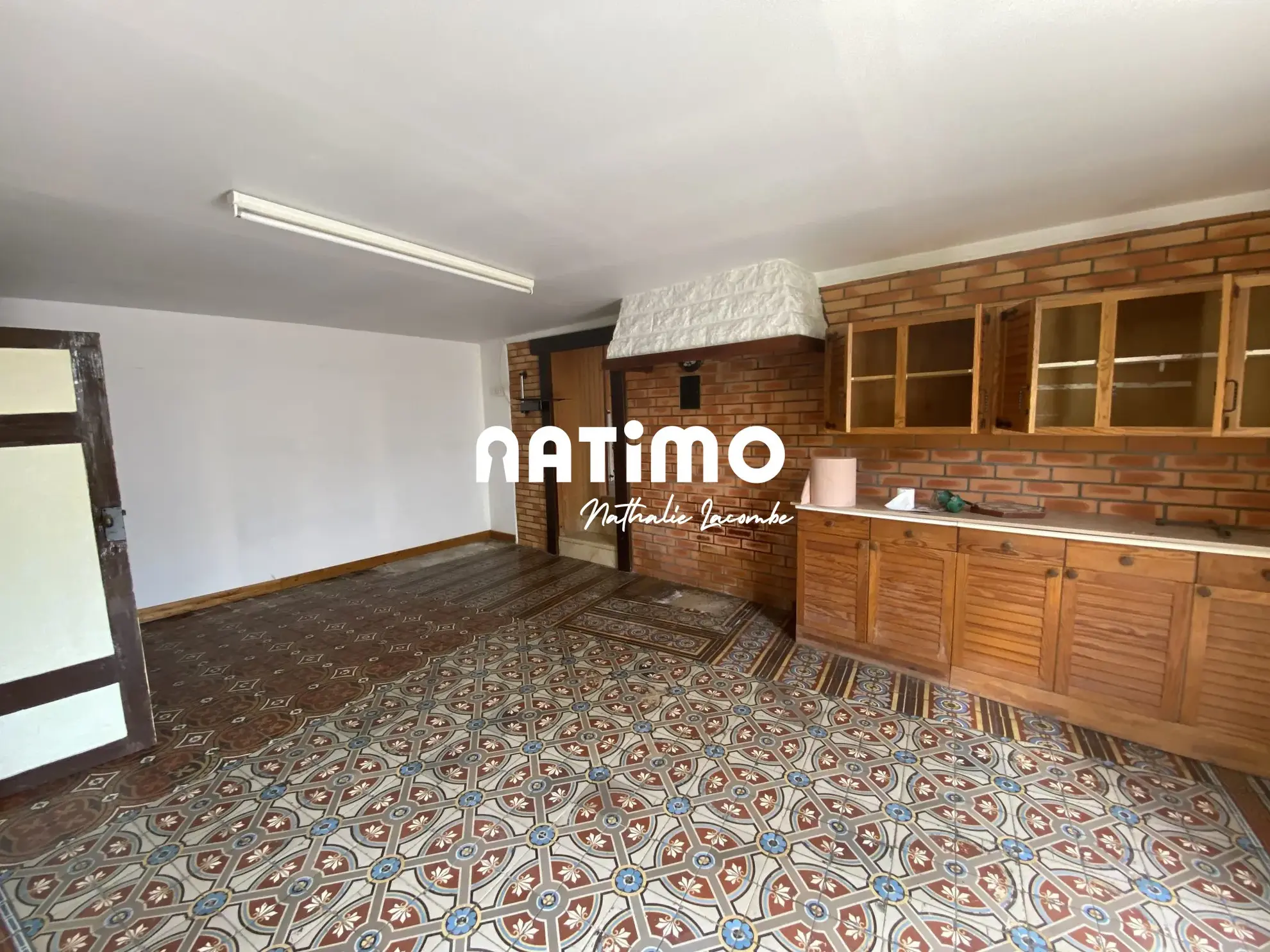 Maison à rénover avec dépendances et jardin à Darcey - Opportunité d'investissement 