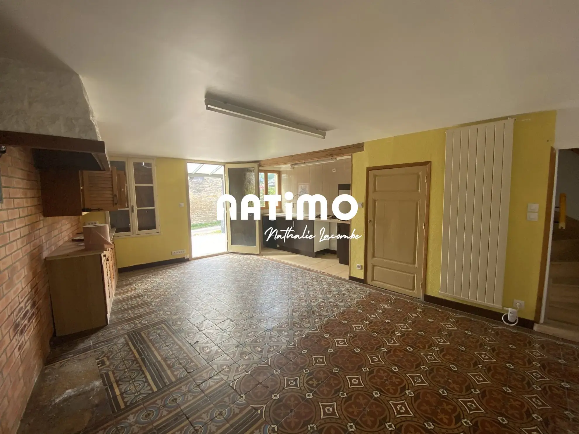 Maison à rénover avec dépendances et jardin à Darcey - Opportunité d'investissement 