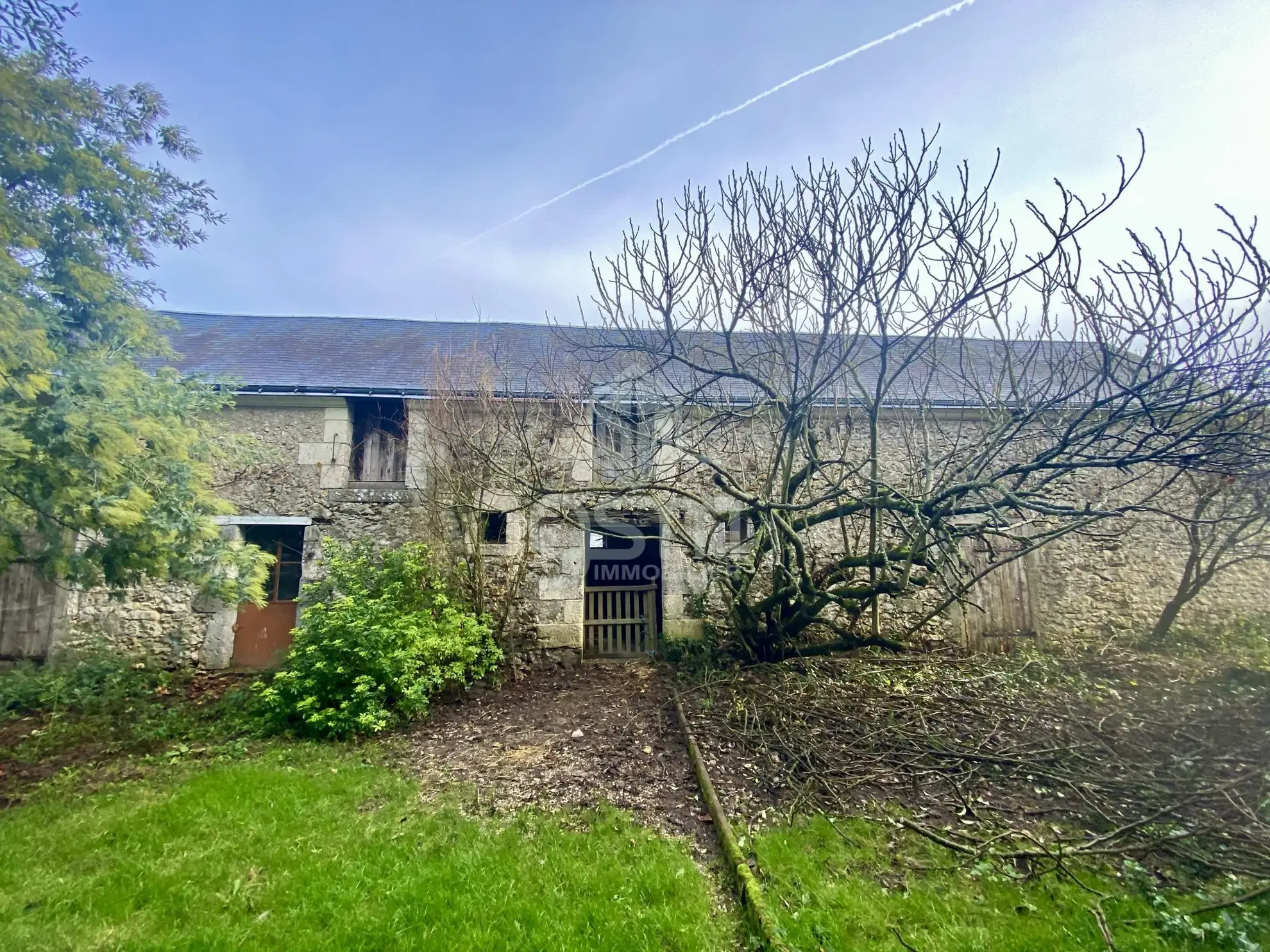 Charmante fermette à rénover avec dépendances et jardin à Saint-Branchs (37320) 