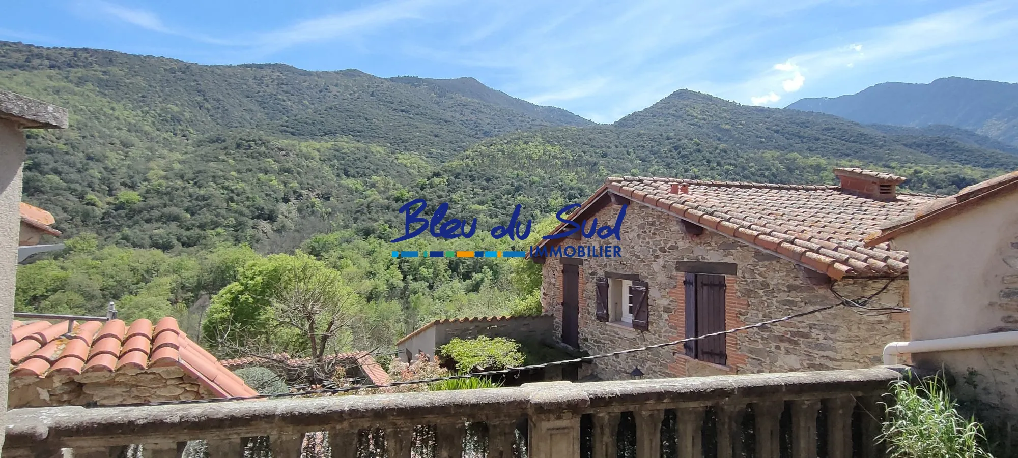 Vue terrasse Charmante maison de village avec vue imprenable sur la montagne à Estoher
