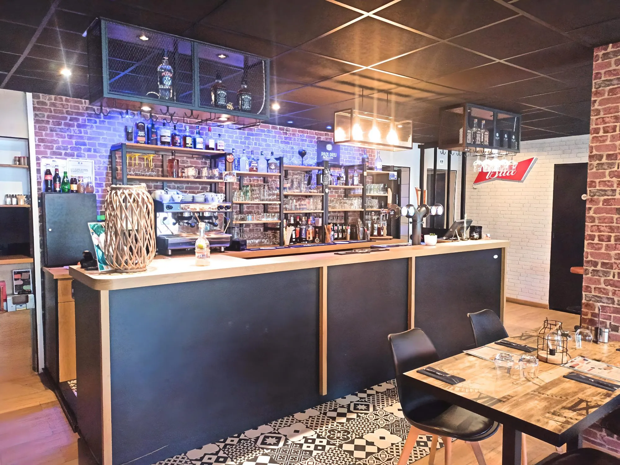 Restaurant à Damgan avec potentiel et emplacement idéal, à vendre à 140 000 €