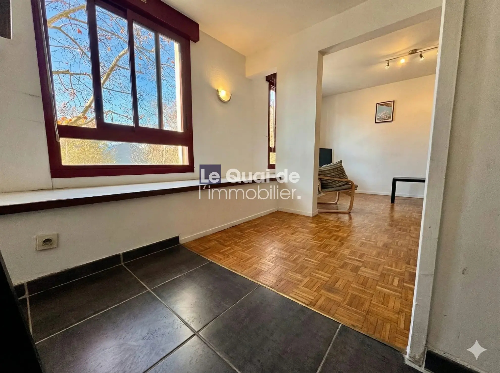 Studio lumineux de 32,58 m² à Grenoble face à la gare avec garage en option 