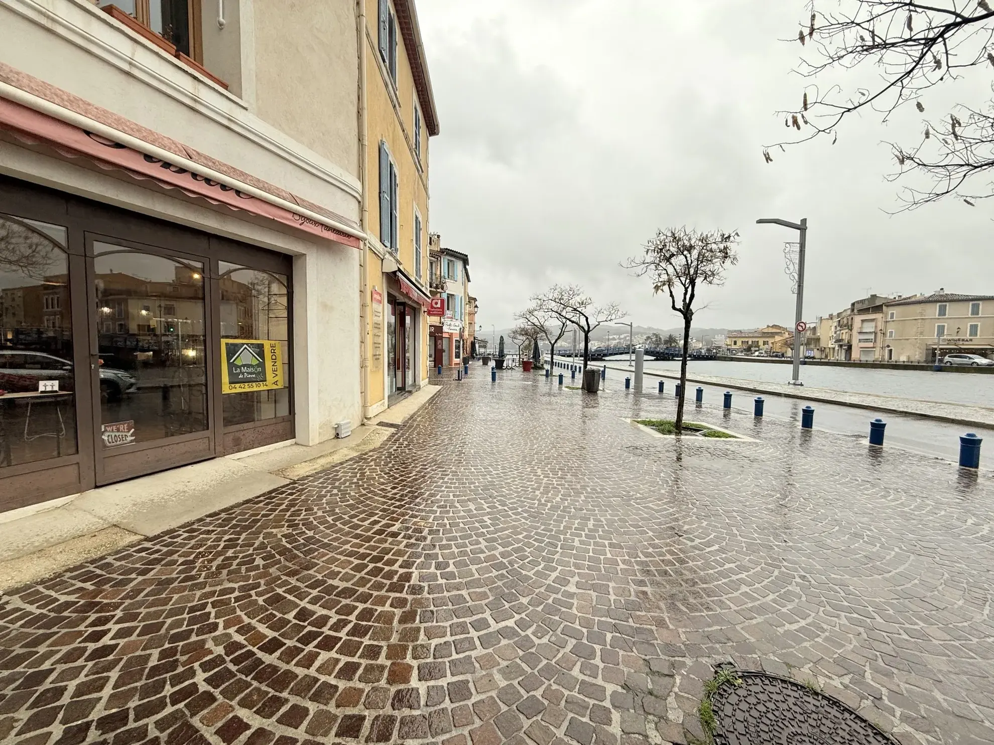 Murs commerciaux à vendre à Martigues avec vitrine et terrasse - Investissement idéal
