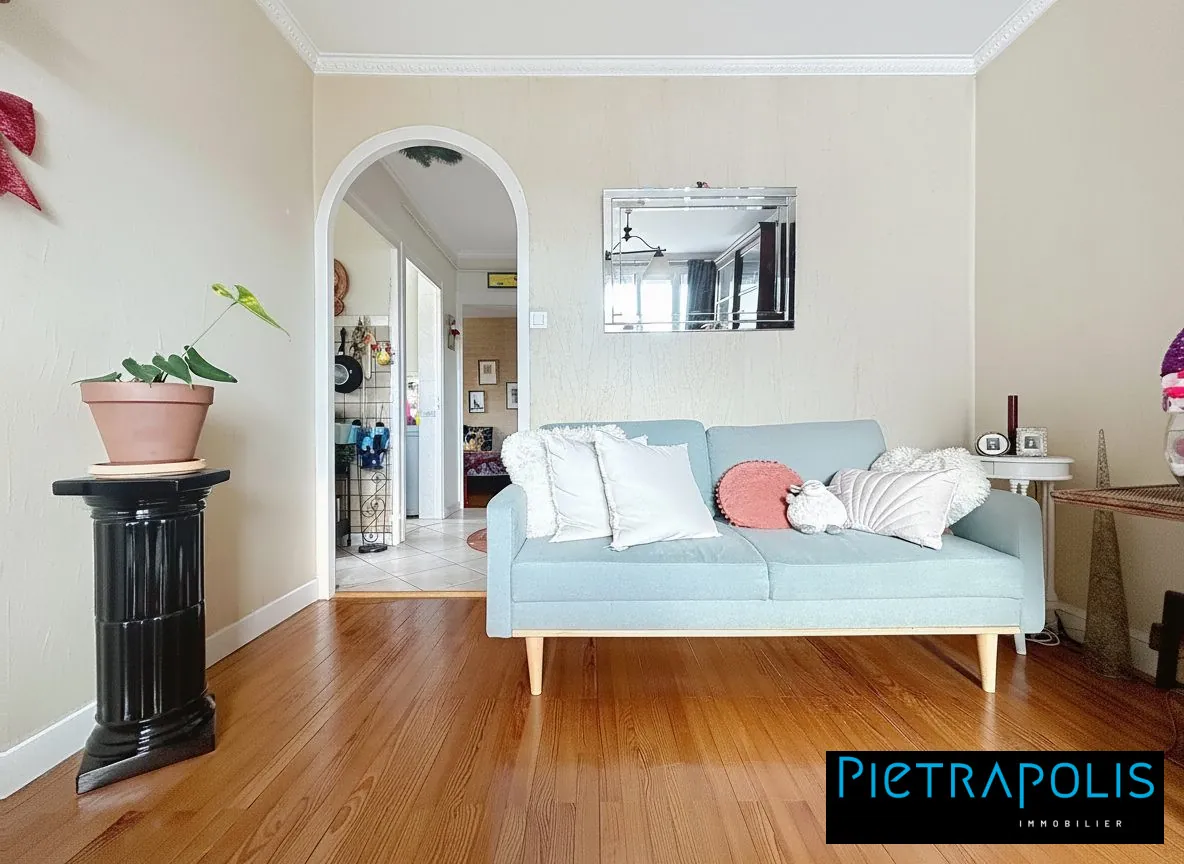Appartement T3 avec balcon, parking privé et cave à Vénissieux