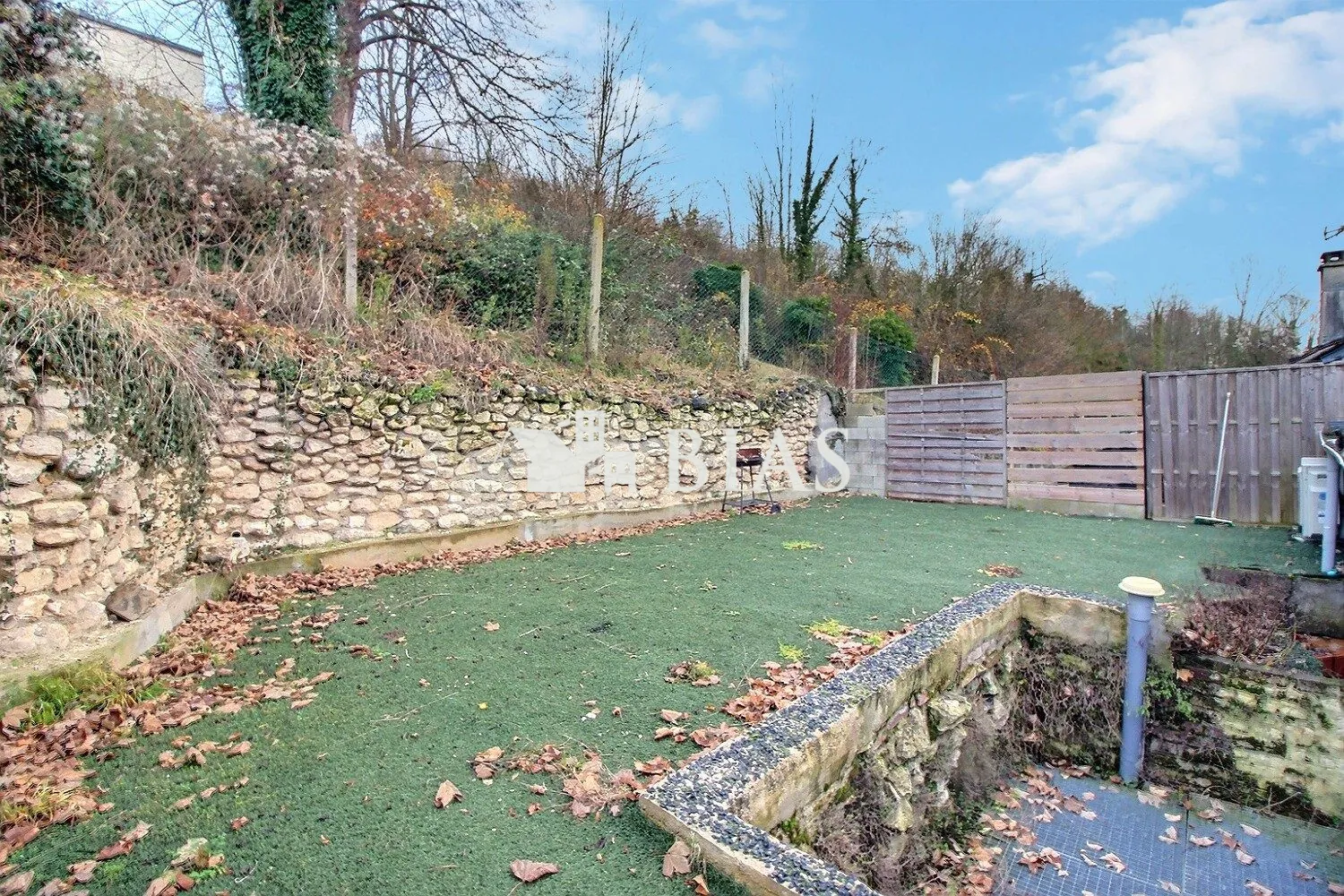 Maison de ville avec jardin à Elbeuf, 4 chambres et garage - Expert en immobilier 