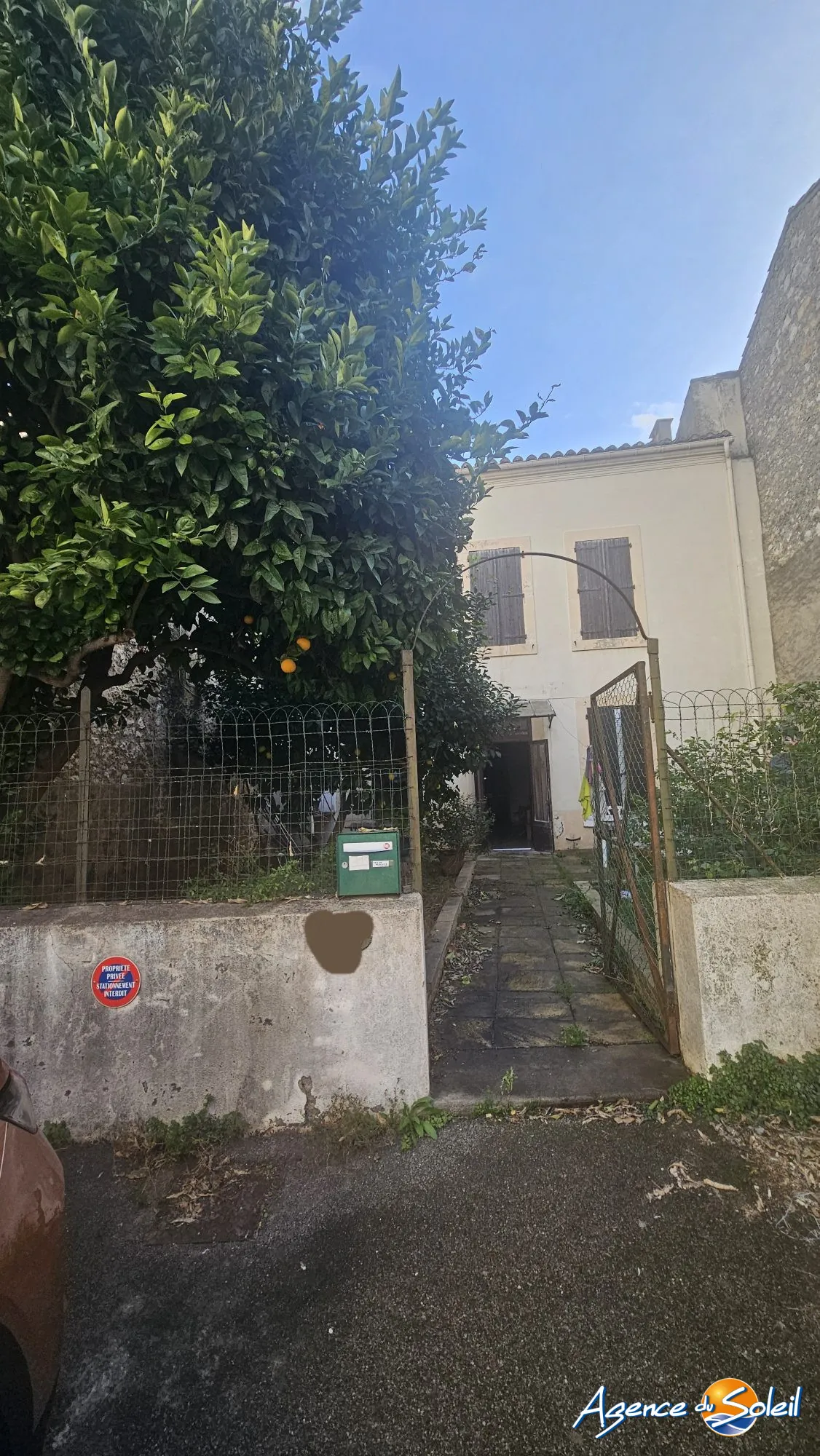 Maison de Village à Coursan avec Jardin et Remise à Renover