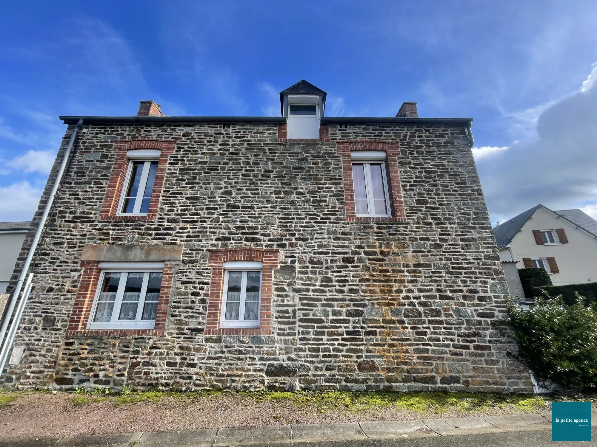 Maison à vendre à Saint-Rémy avec vue campagne, 85 m² à rénover