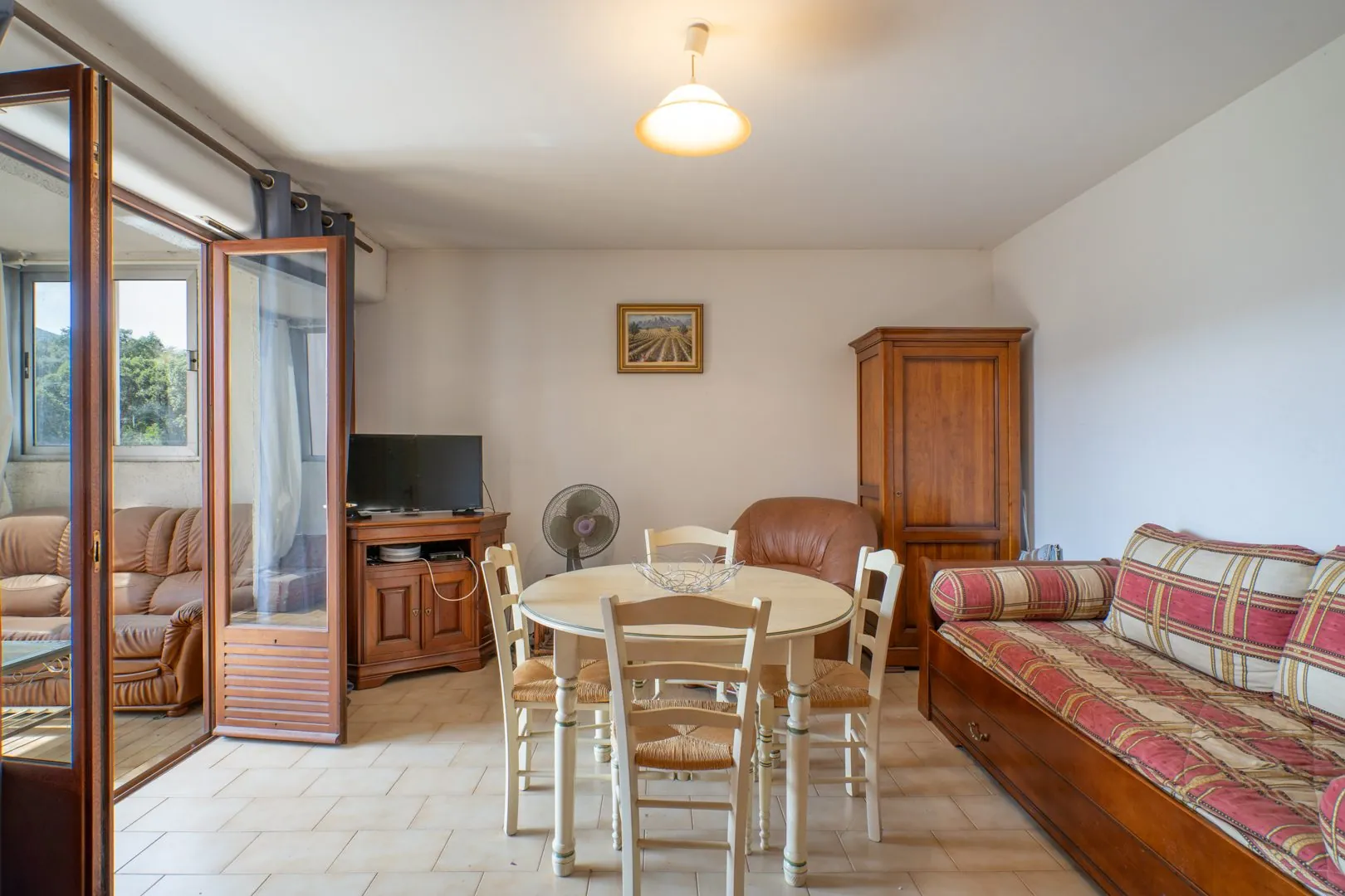 Appartement T1 à rénover avec potentiel à Ajaccio dans résidence calme