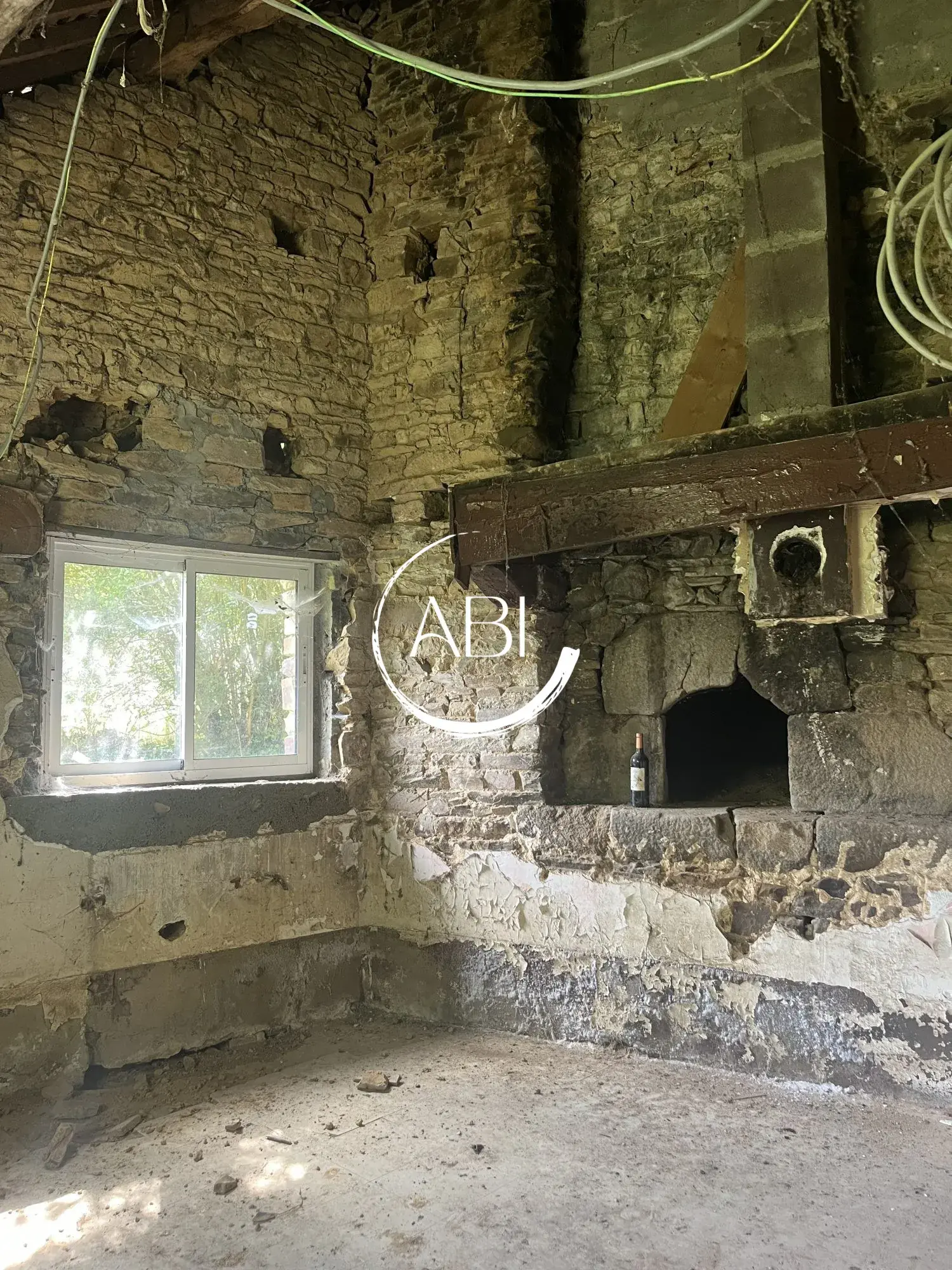 Maison à rénover proche de Bagnoles-de-l'Orne en Normandie avec potentiel et terrain de 1100 m² 