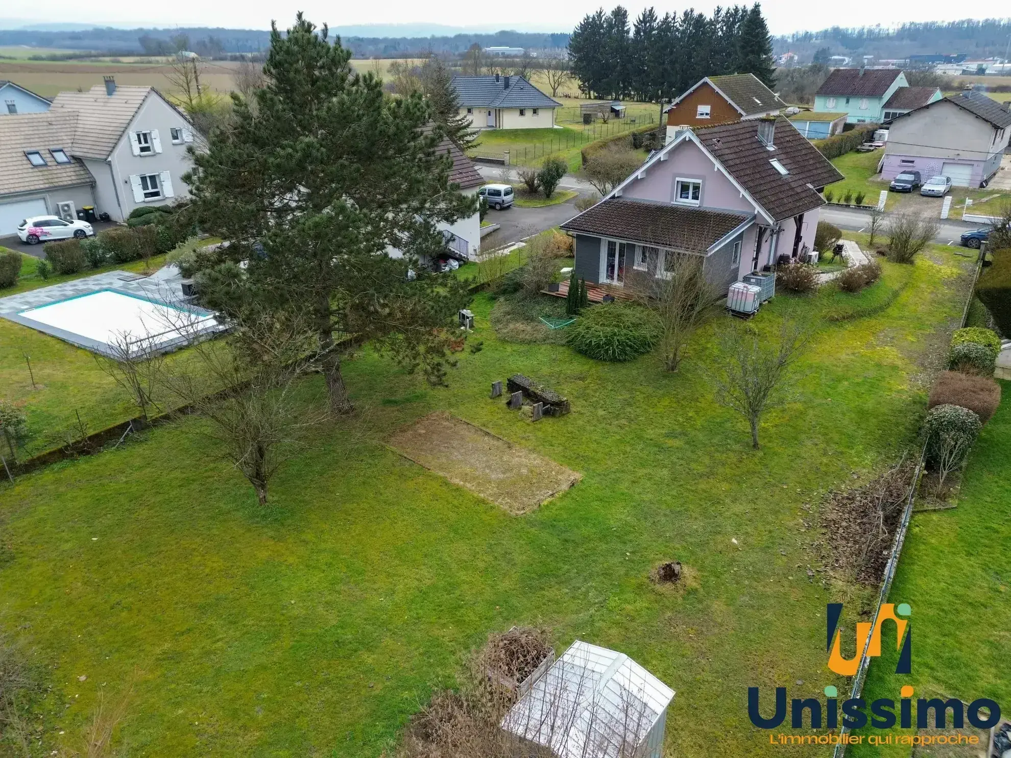 Maison familiale à L'Isle-sur-le-Doubs avec extérieur et espace intérieur apprécié