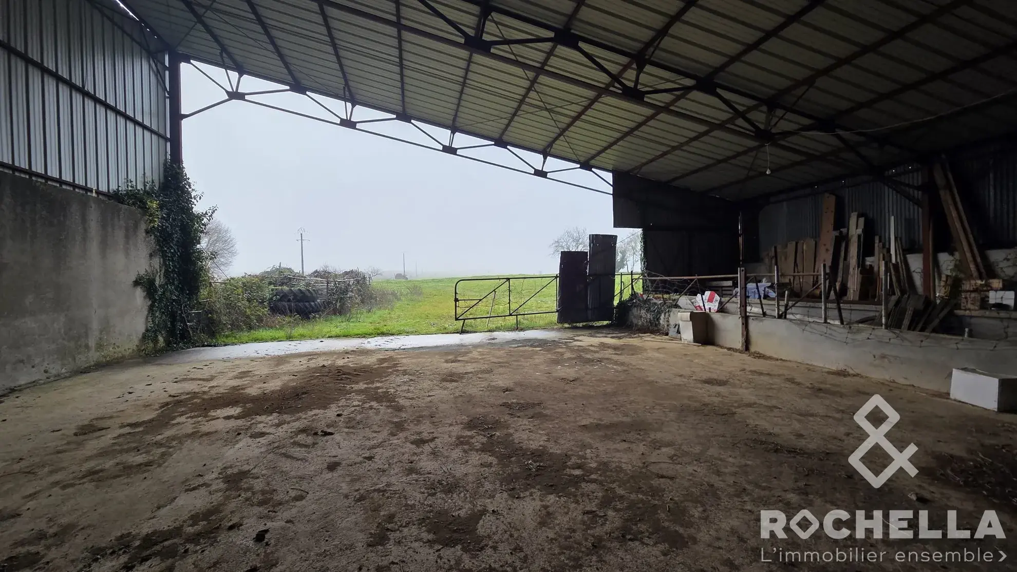 Grand hangar à vendre à Aulnay-de-Saintonge - 270 m² 
