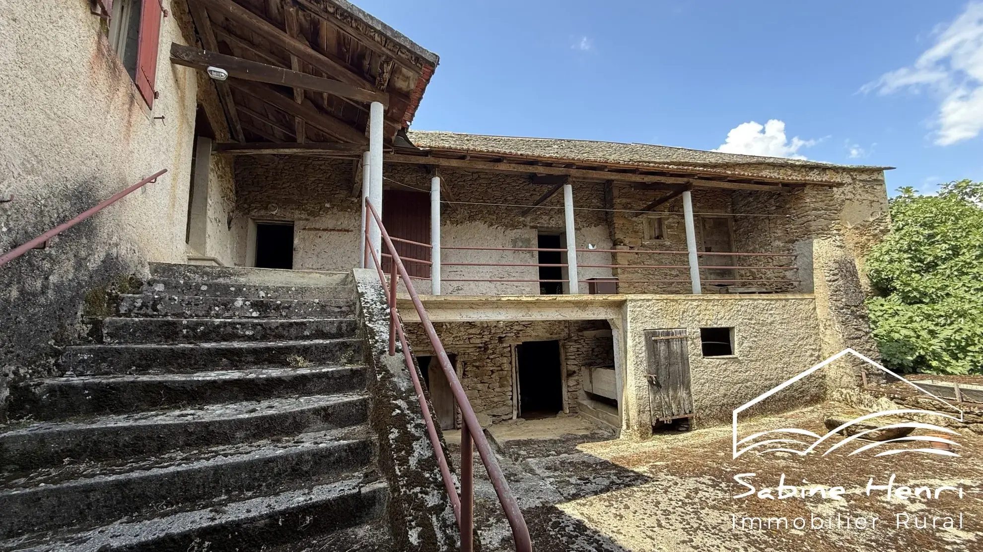 Ferme ancienne à rénover sur 70 346 m² avec potentiel exceptionnel 