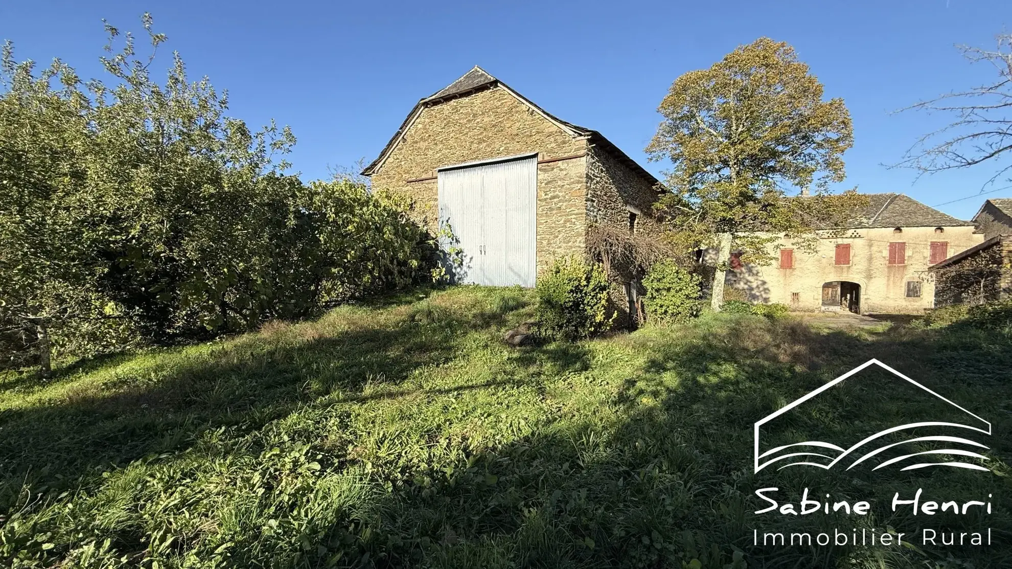 Ferme ancienne à rénover sur 70 346 m² avec potentiel exceptionnel 