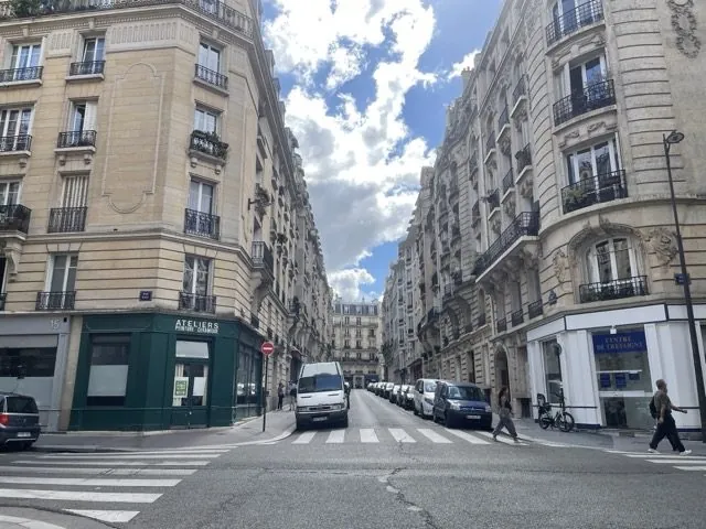 Local de restauration rapide de 50 m² à Paris 18ème avec terrasse 
