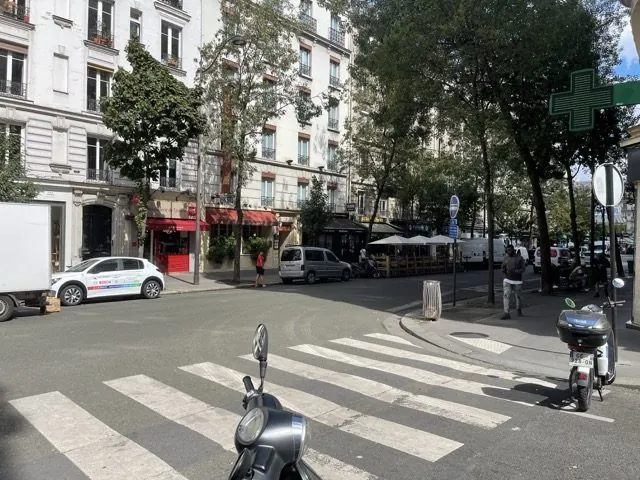 Local de restauration rapide de 50 m² à Paris 18ème avec terrasse