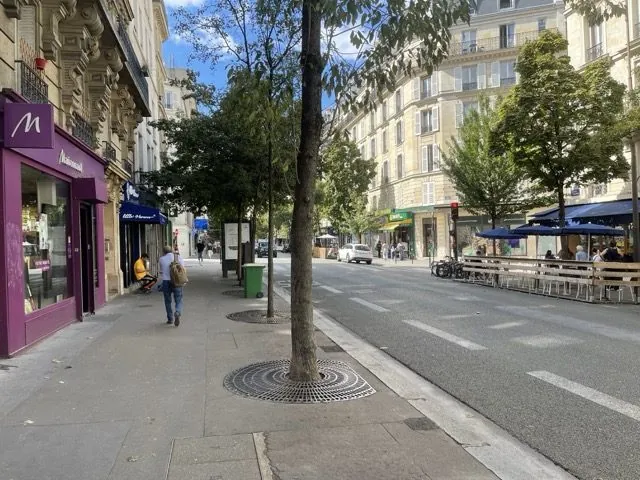 Local de restauration rapide de 50 m² à Paris 18ème avec terrasse 