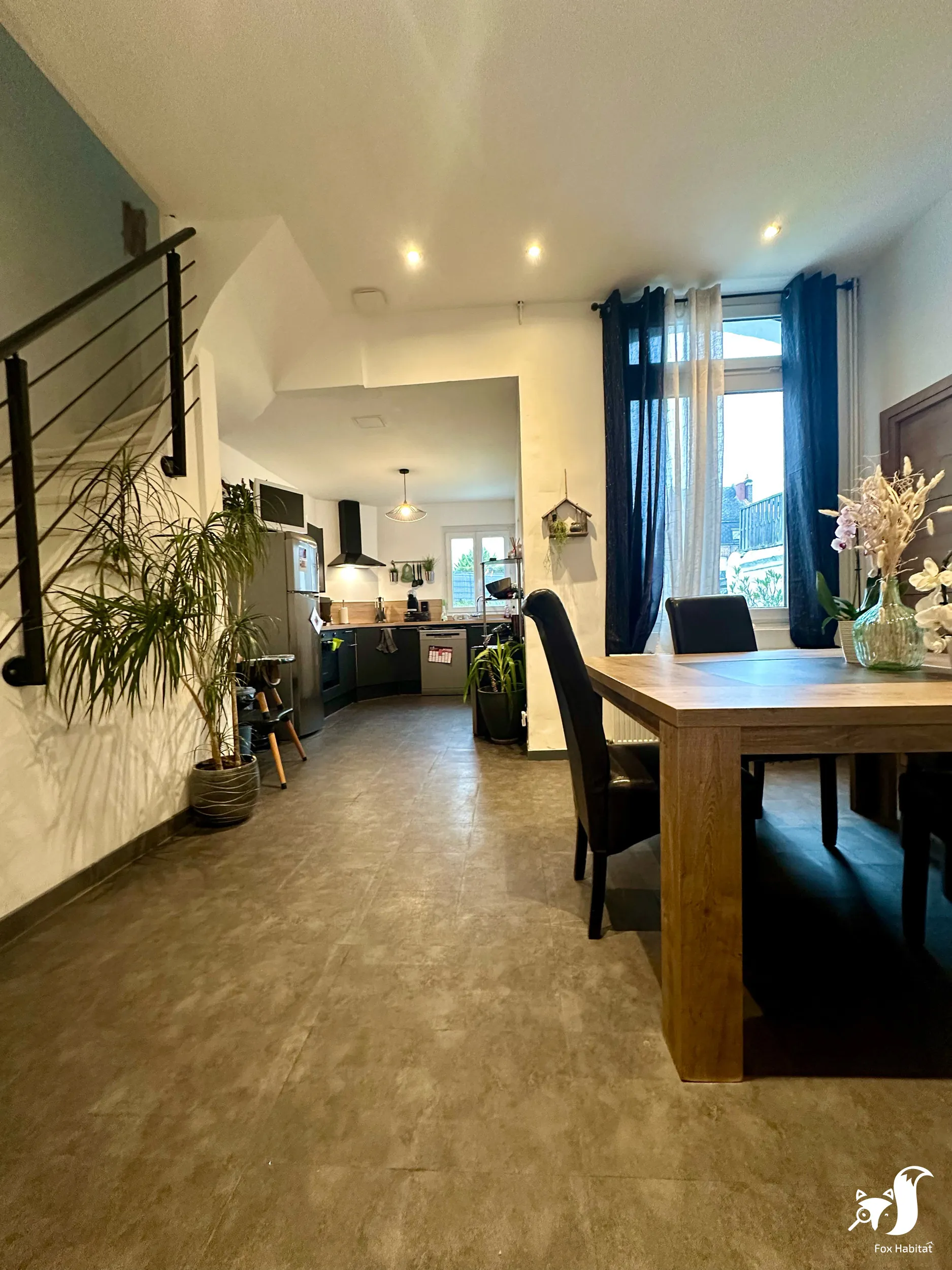 Maison de ville rénovée à Cambrai, 3 chambres, jardin, proche centre-ville