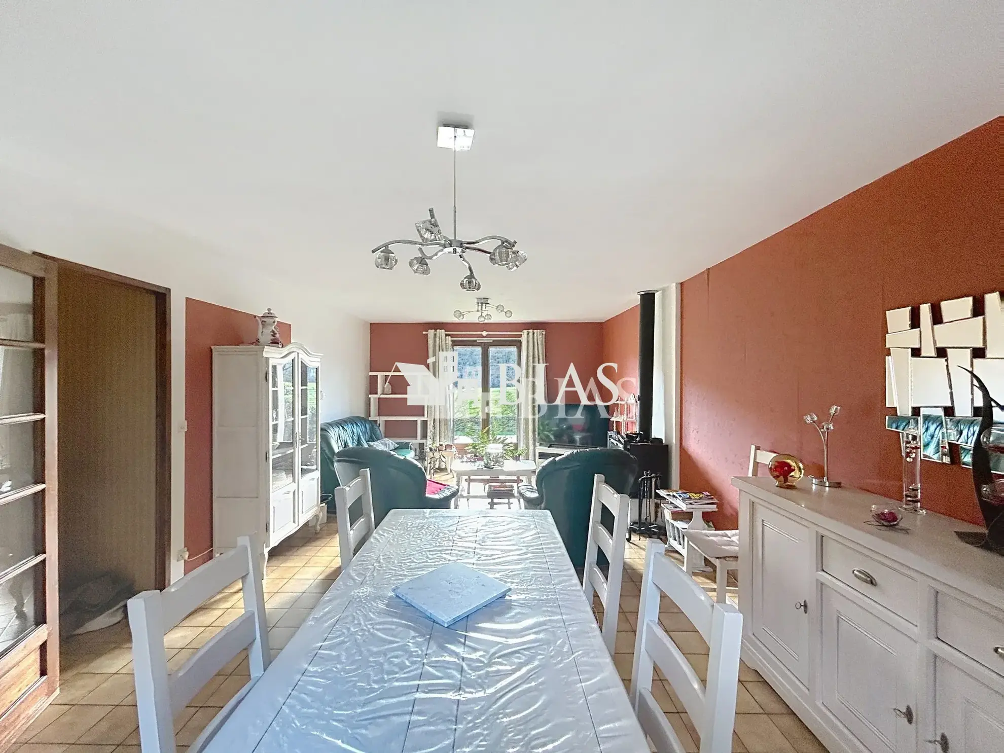 Maison à vendre lumineuse avec garage et jardin à Sainte-Austreberthe 