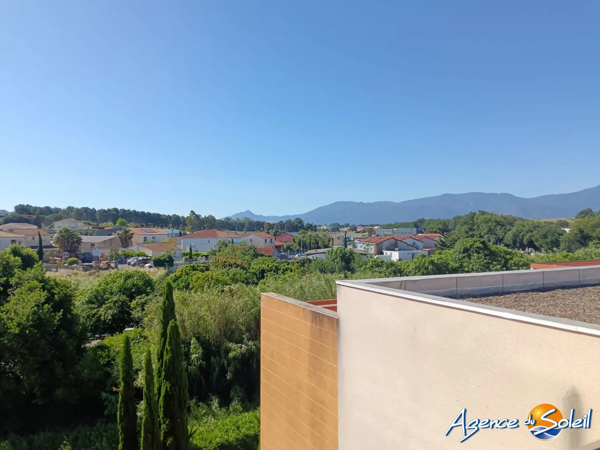 Appartement T2 à Saint-Cyprien avec terrasse, parking et location sécurisée