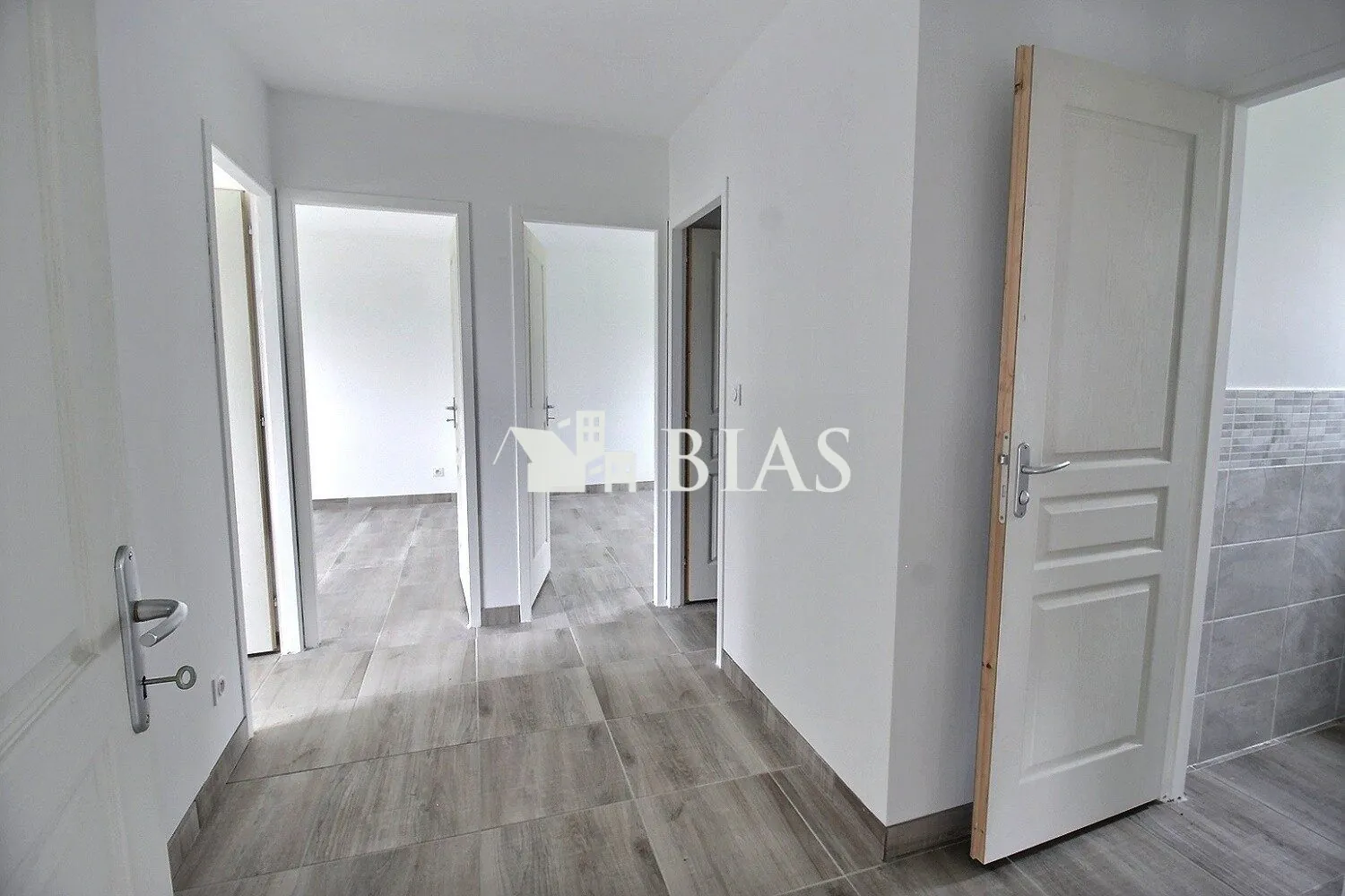 Vente maison neuve de plain-pied à Mesnil-en-Ouche avec jardin et garage 