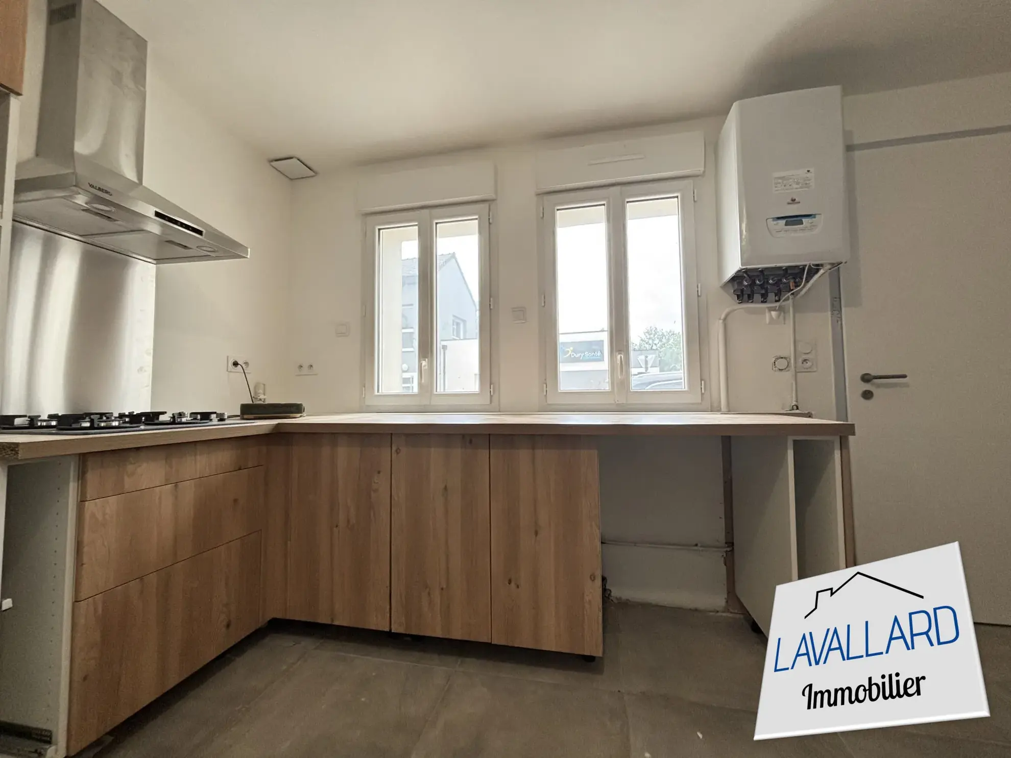 Maison de Ville Rénovée à Dury – 2 Chambres, Cuisine Aménagée, Prix 167 000 €