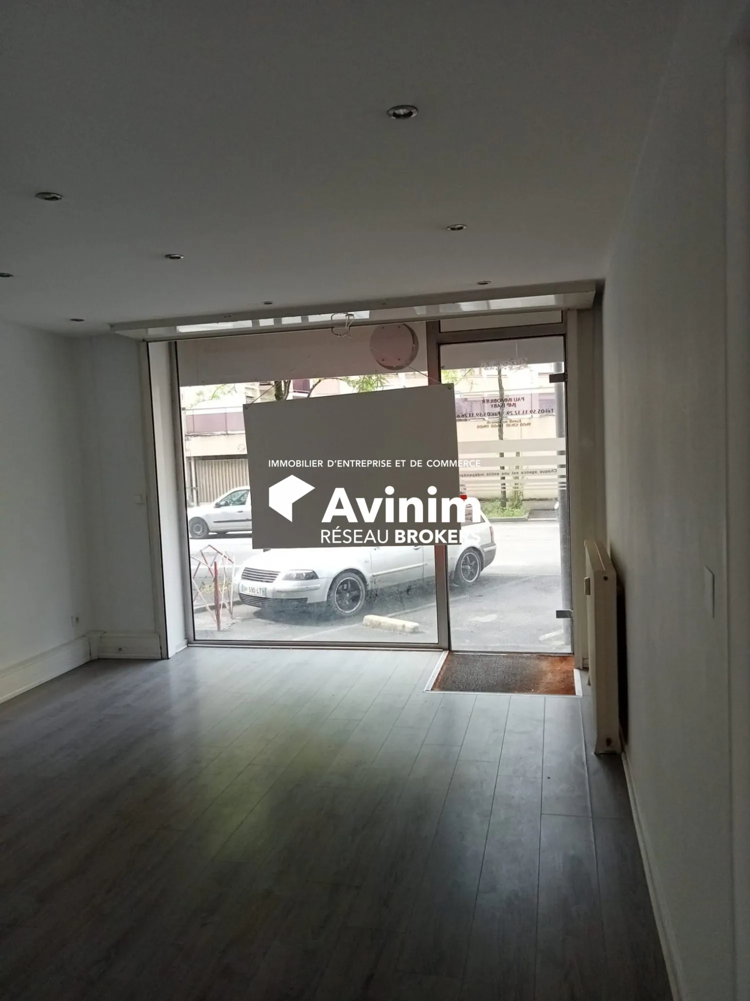 ACCUEIL VITRINE A vendre murs commerciaux libres en centre-ville de Pau – 90 m² 
