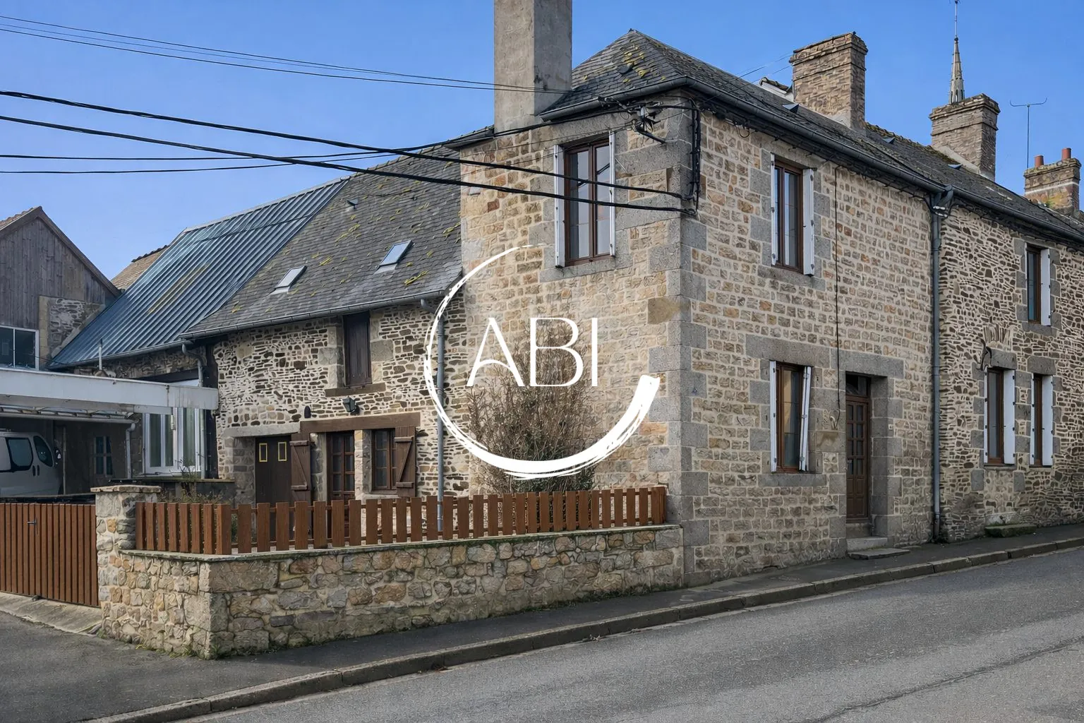 Maison à rénover avec ascenseur et jardin à Neuilly-le-Vendin