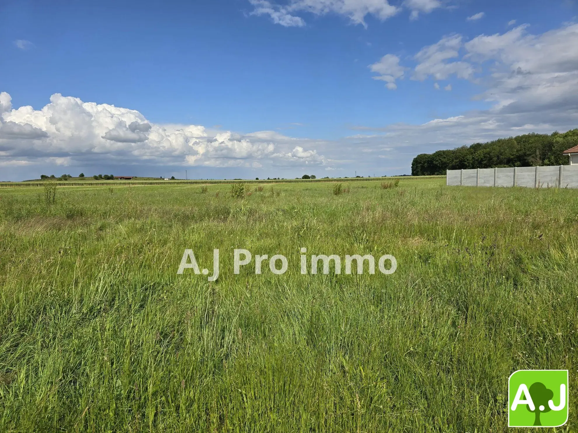 Terrain constructible de 900 m² à Saint-André-de-l'Eure - Environnement calme et exposition sud 