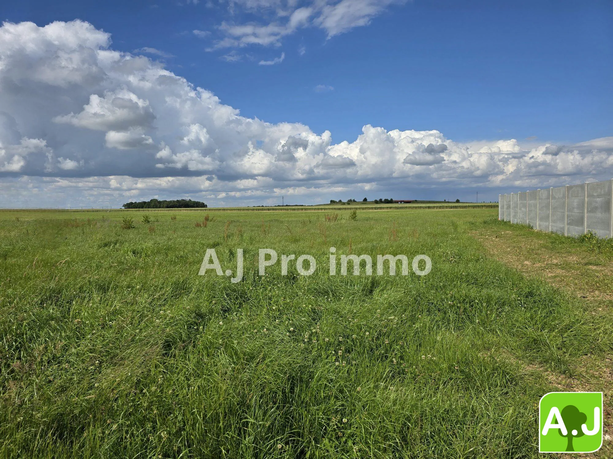 Terrain constructible de 900 m² à Saint-André-de-l'Eure - Environnement calme et exposition sud