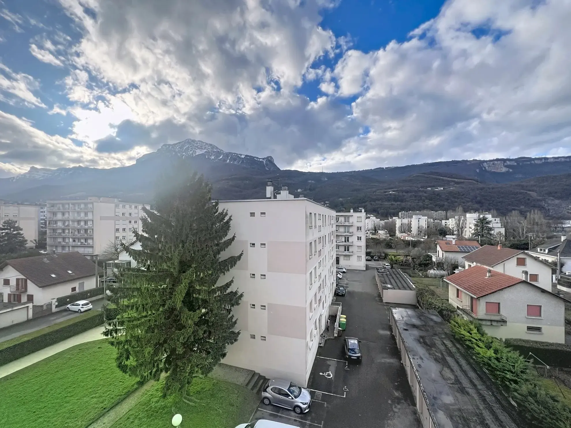 Appartement T3 lumineux à Seyssinet-Pariset avec vue montagne