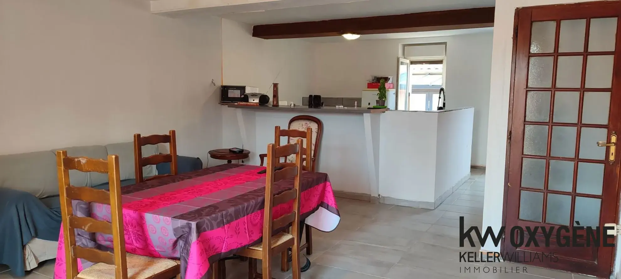 Maison avec grand garage, terrasse et potentiel d'aménagement à Le Perthus