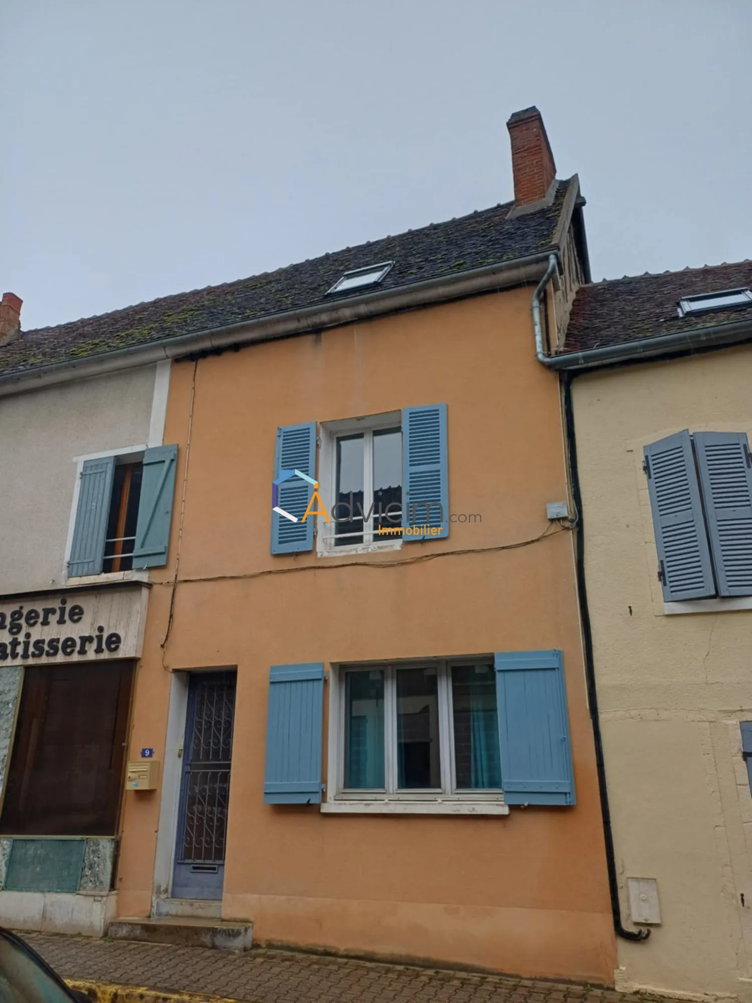 Entrée principale Maison de ville de 140 m² à Seignelay, investissement locatif loué