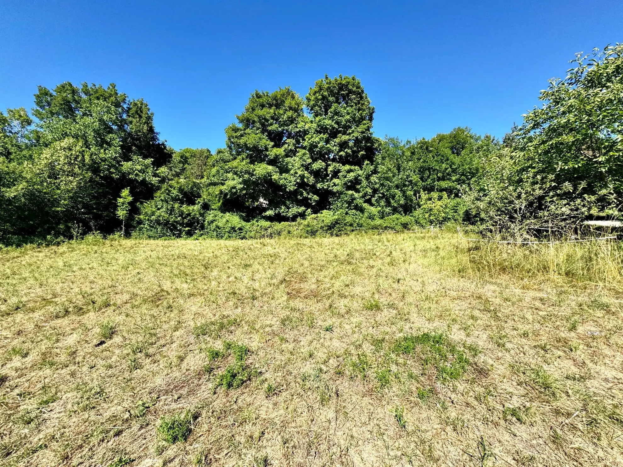 Terrain constructible de 920 m² à La Garde, Verdon, idéal pour bâtir en nature