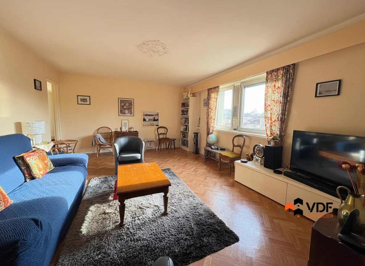 Appartement T4 à vendre à Roanne avec 3 balcons et cave - Quartier dynamique