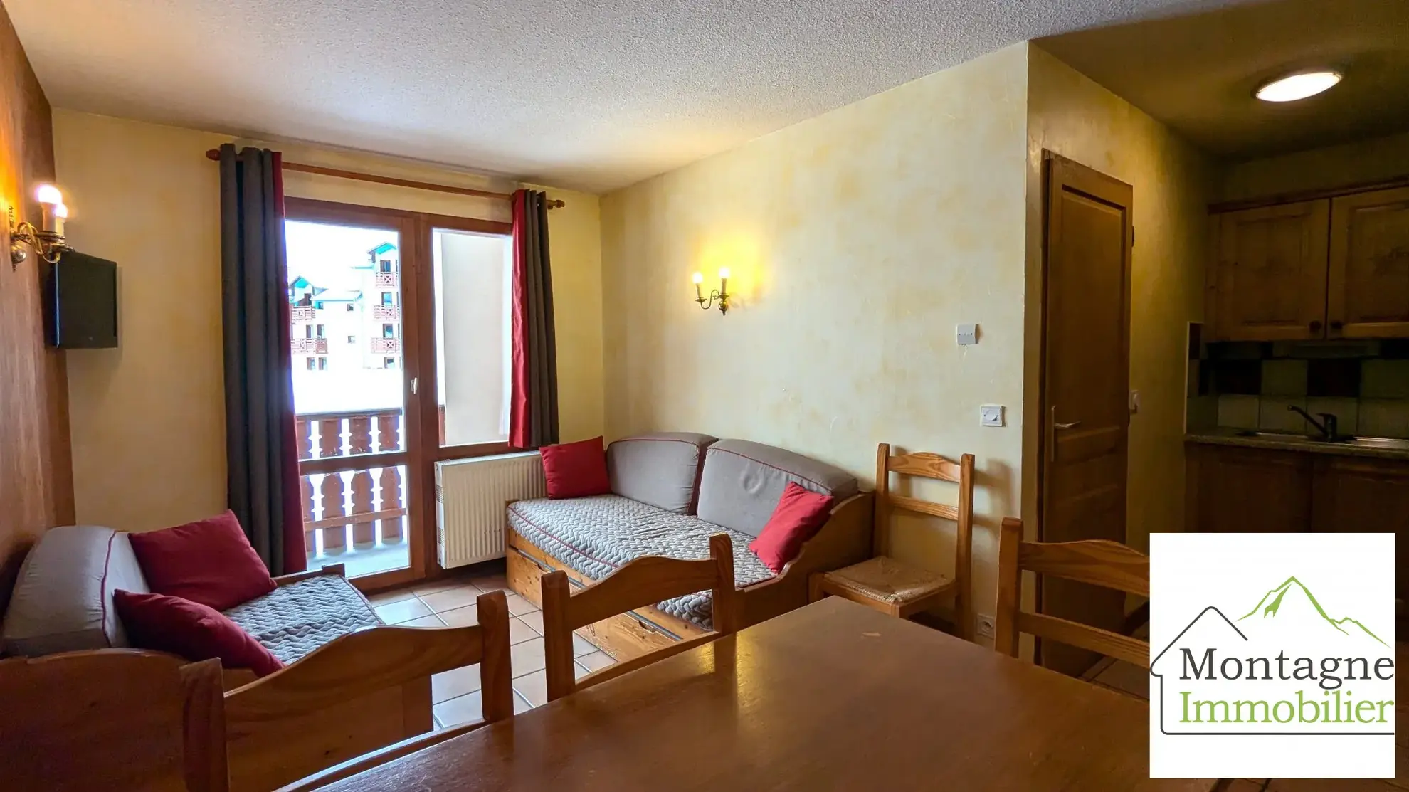 Appartement 35 m² à Val Cenis avec balcon, parking et bail commercial 
