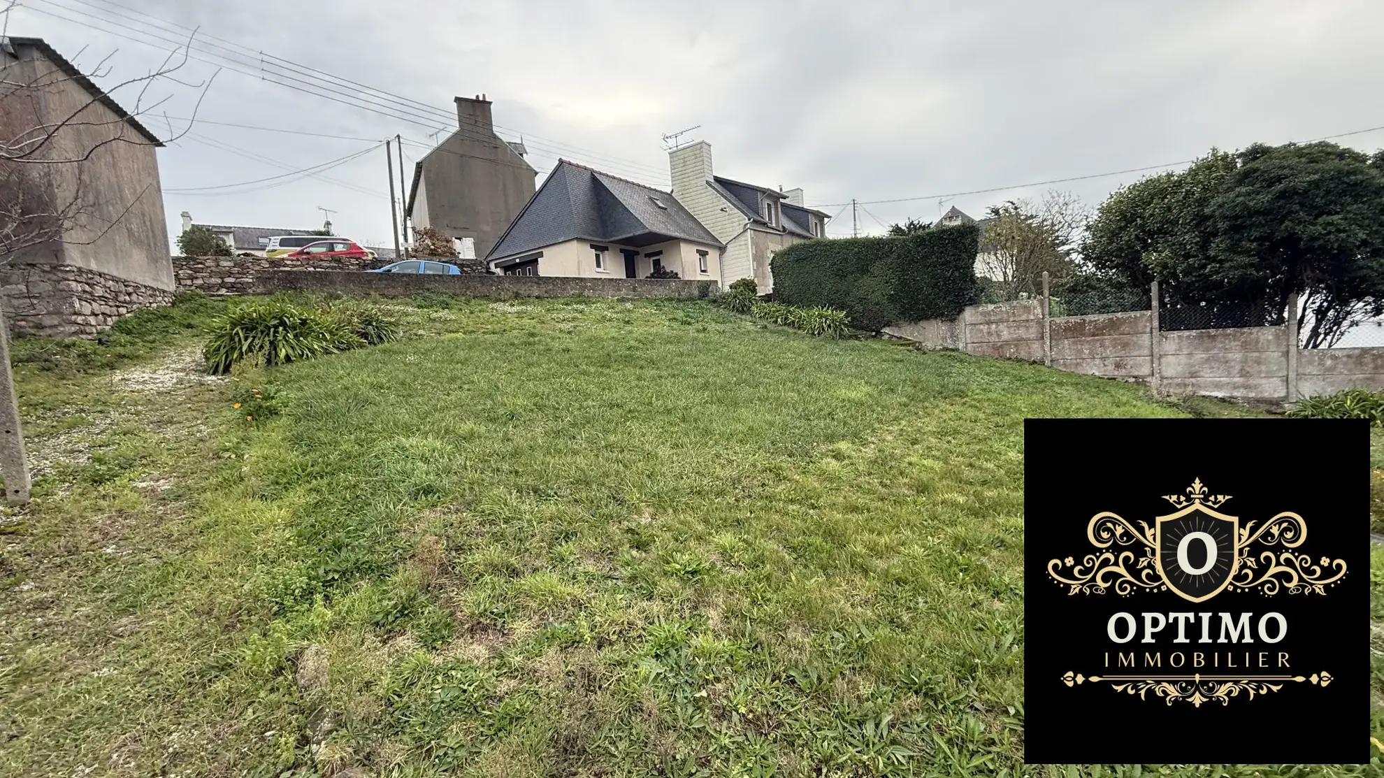 Terrain constructible avec vue imprenable sur la mer à Ploubazlanec 