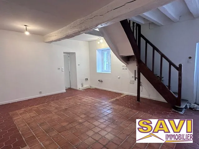 Charmante maison de village à rénover à Ferrières-en-Gâtinais avec jardin 