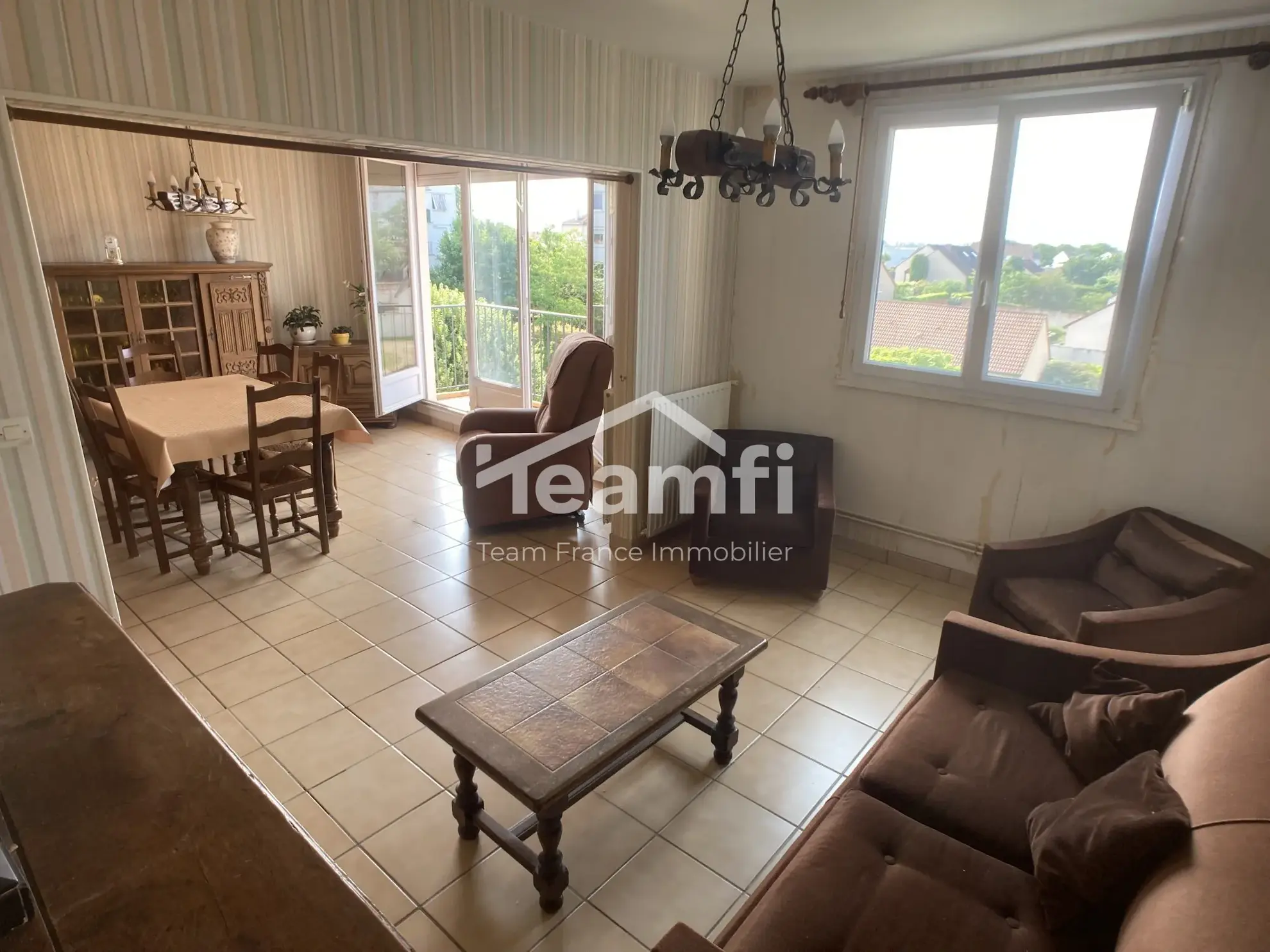 Appartement T4 avec Vue Dégagée et Cave à Bourges 