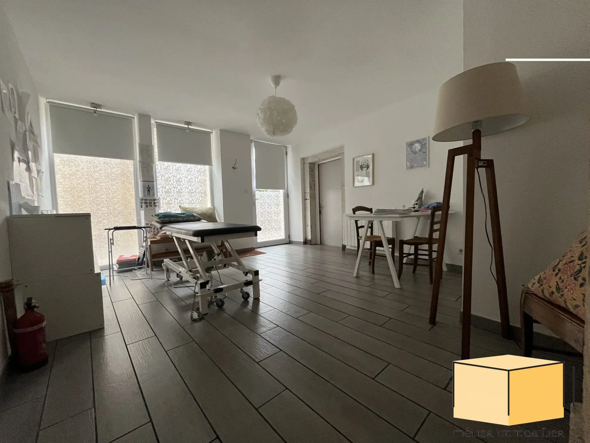 Local commercial à vendre à Belley - Lumineux, rénové et indépendant 