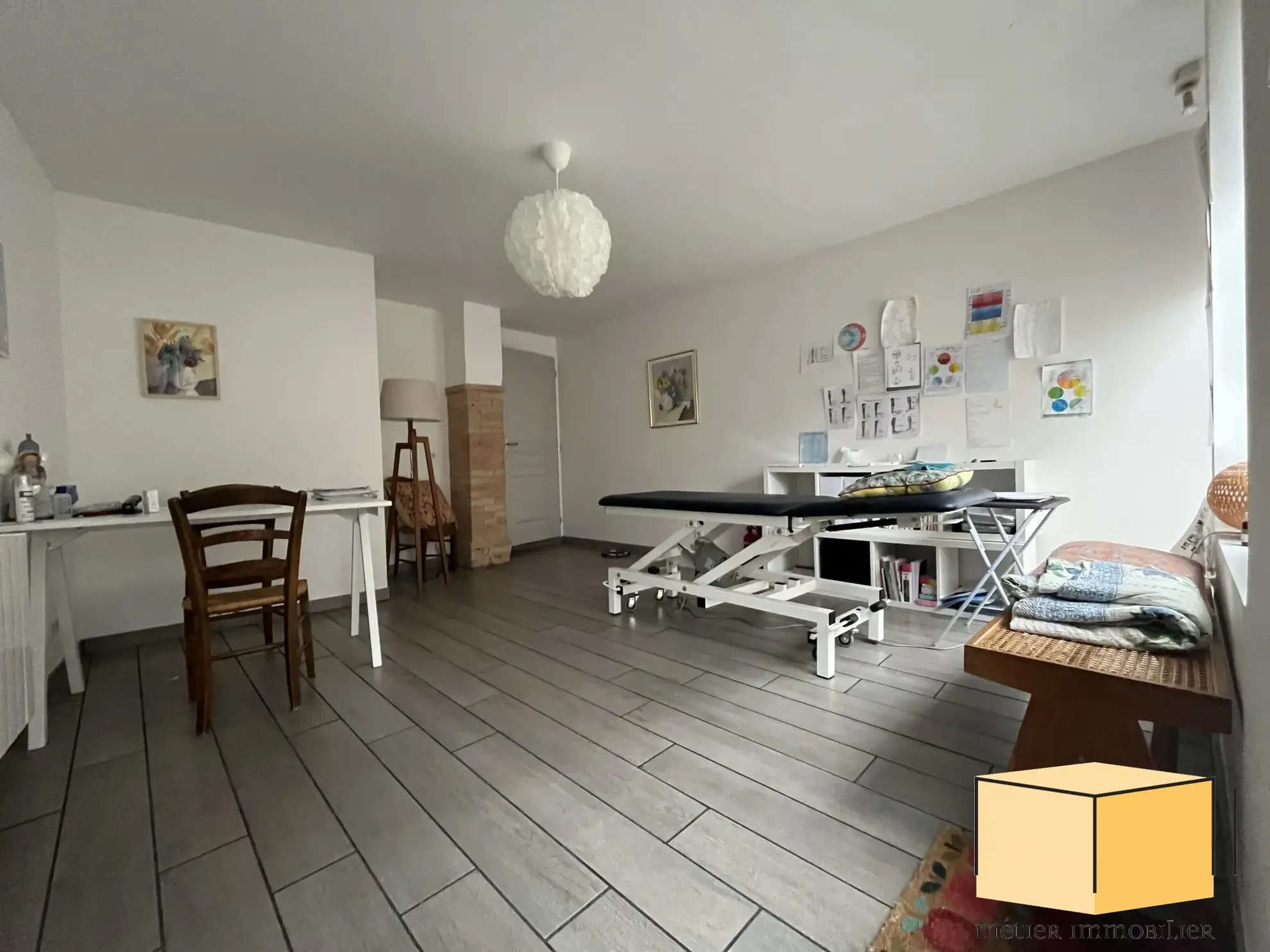 Local commercial à vendre à Belley - Lumineux, rénové et indépendant