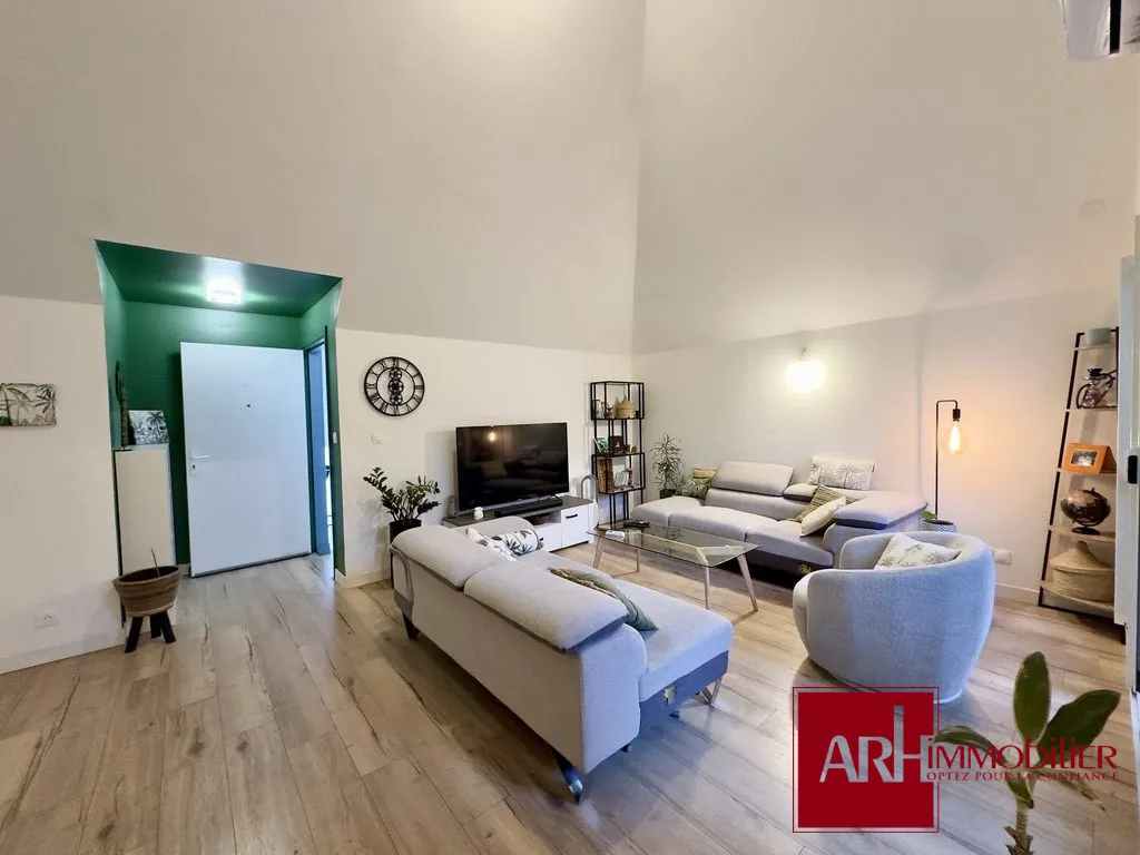 Vente d'un appartement T2 au dernier étage avec vue sur la campagne à La Possession 