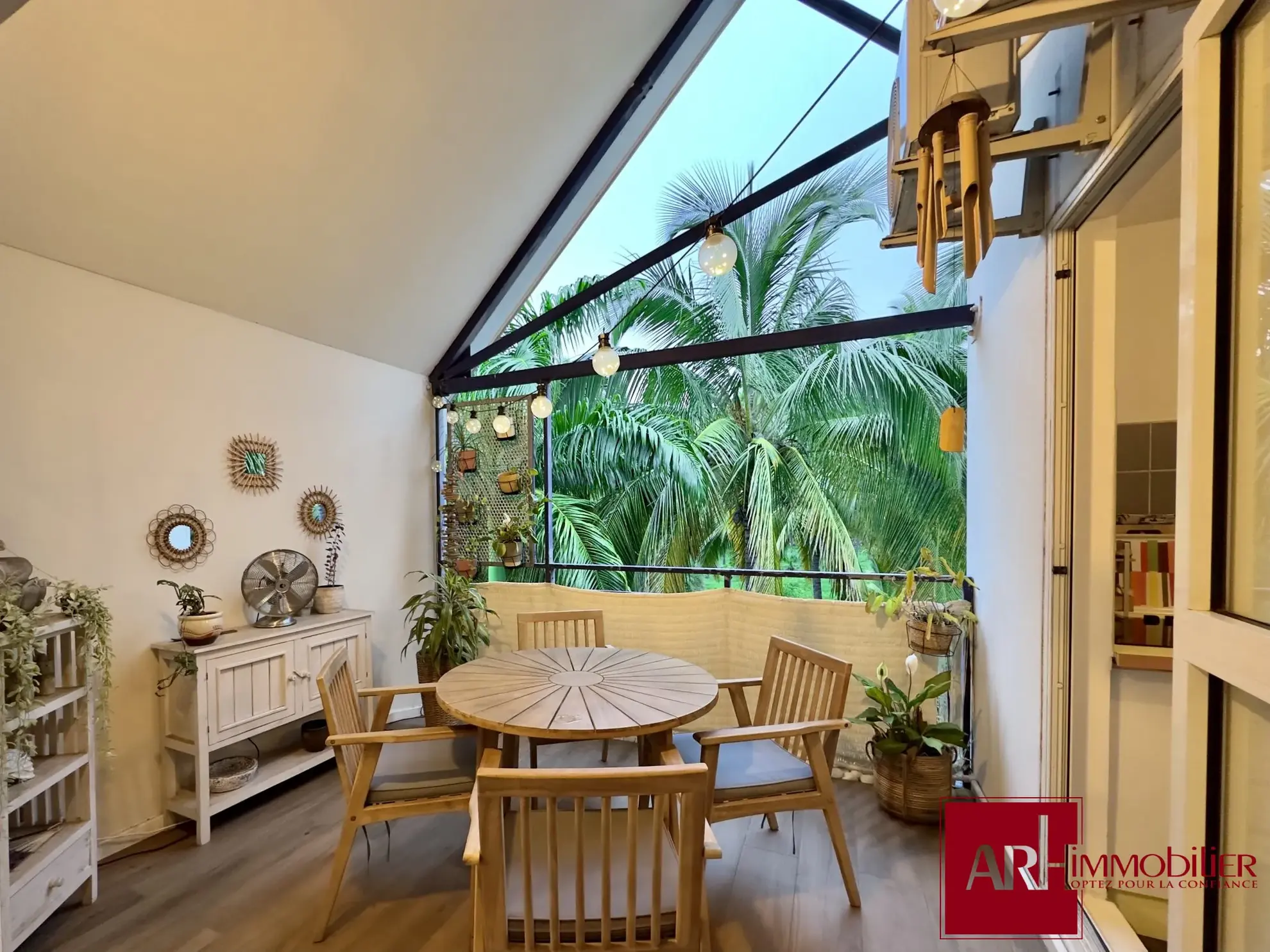 Vente d'un appartement T2 au dernier étage avec vue sur la campagne à La Possession